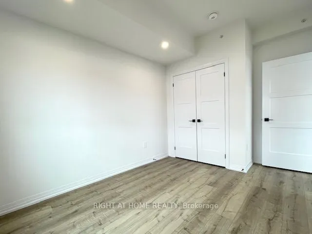 15 Kneeshaw Drive #102