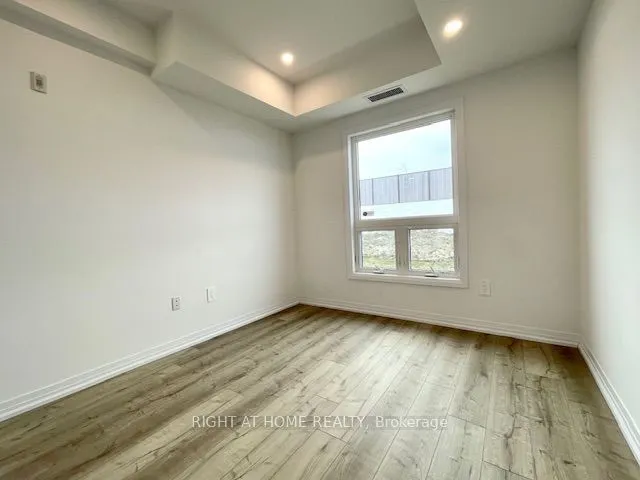 15 Kneeshaw Drive #102