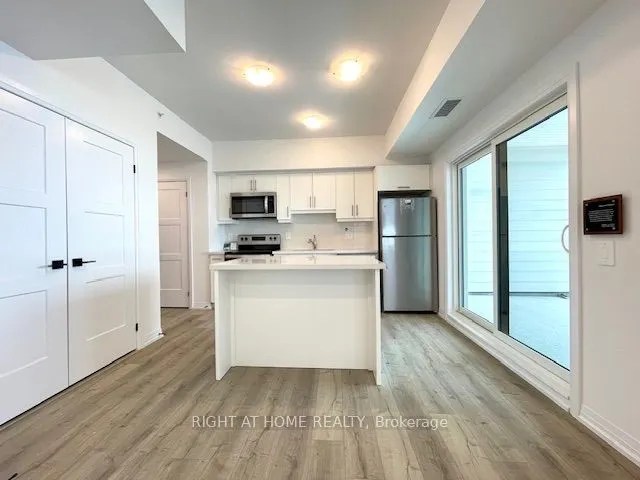 15 Kneeshaw Drive #102