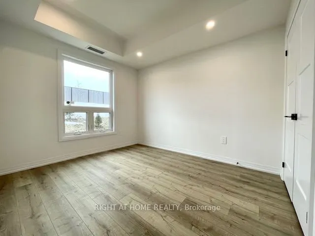 15 Kneeshaw Drive #102