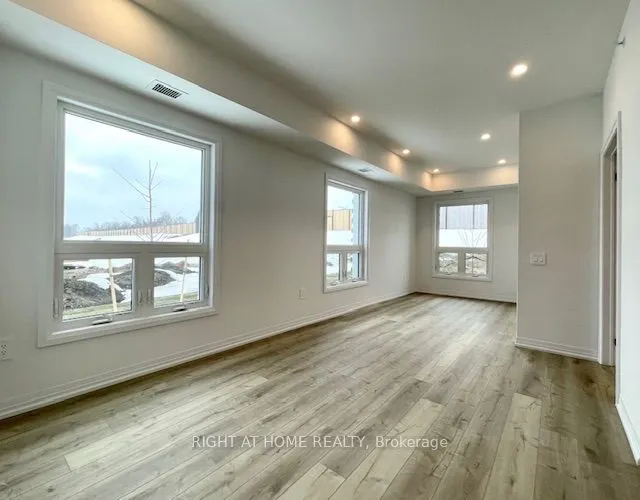 15 Kneeshaw Drive #102