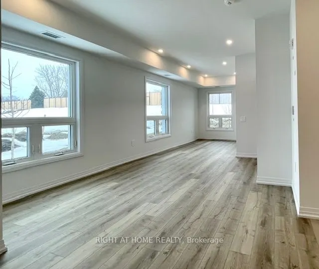 15 Kneeshaw Drive #102