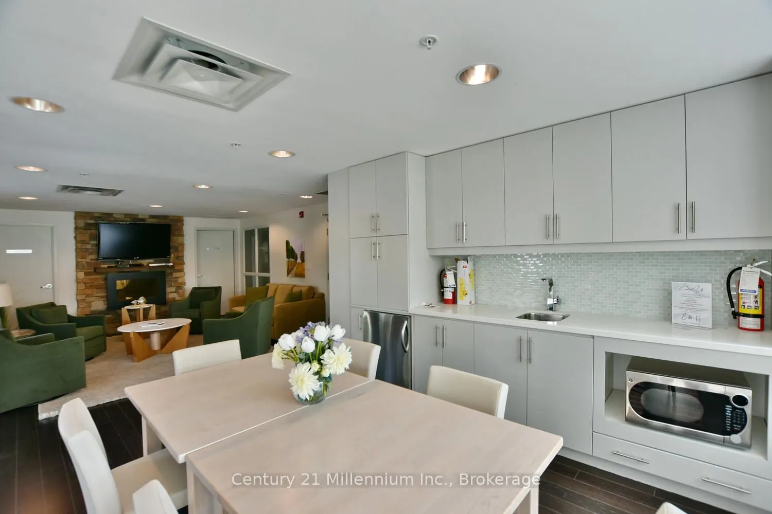 1 Shipyard Lane #208