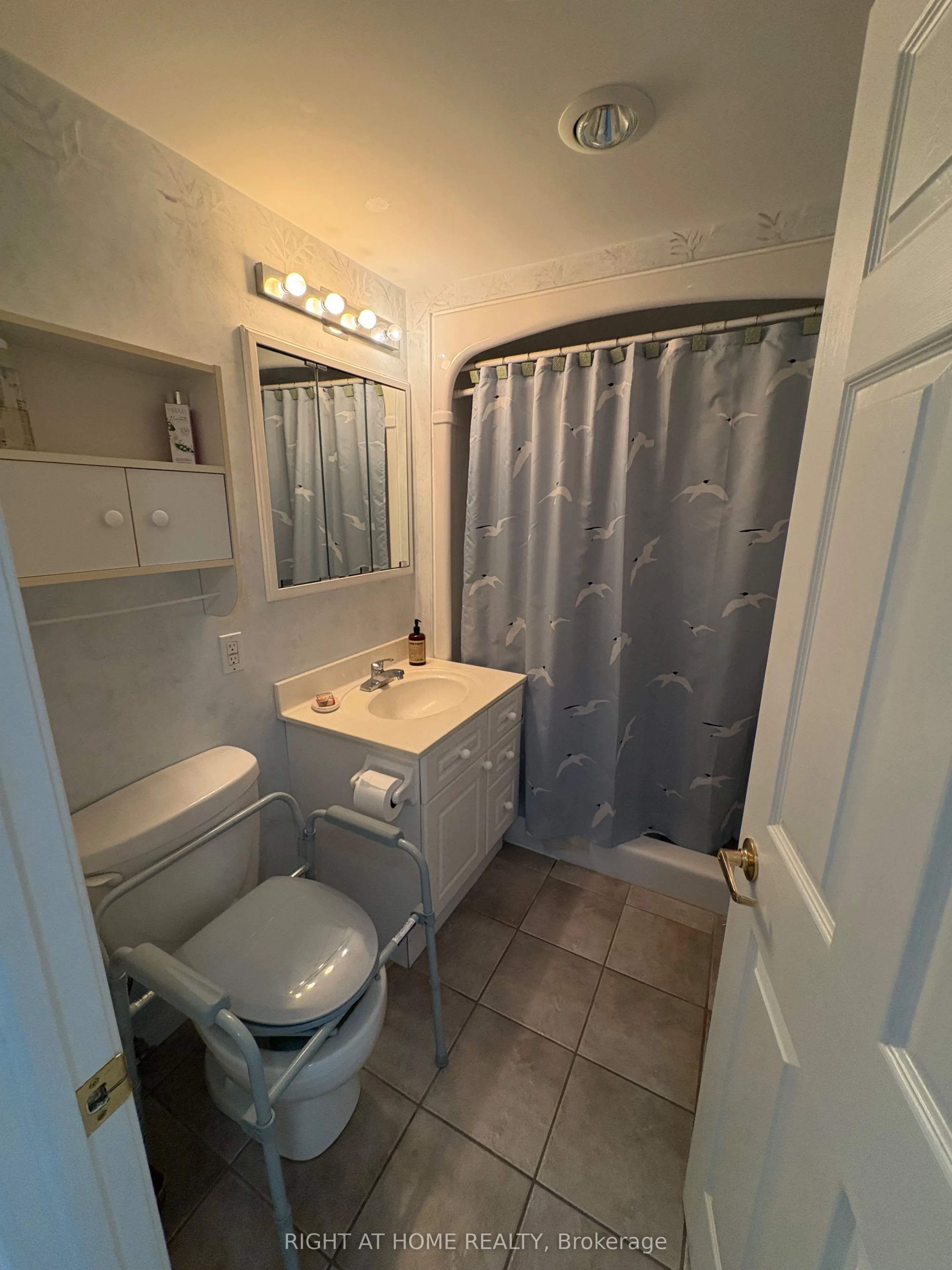94 Dean Avenue #404