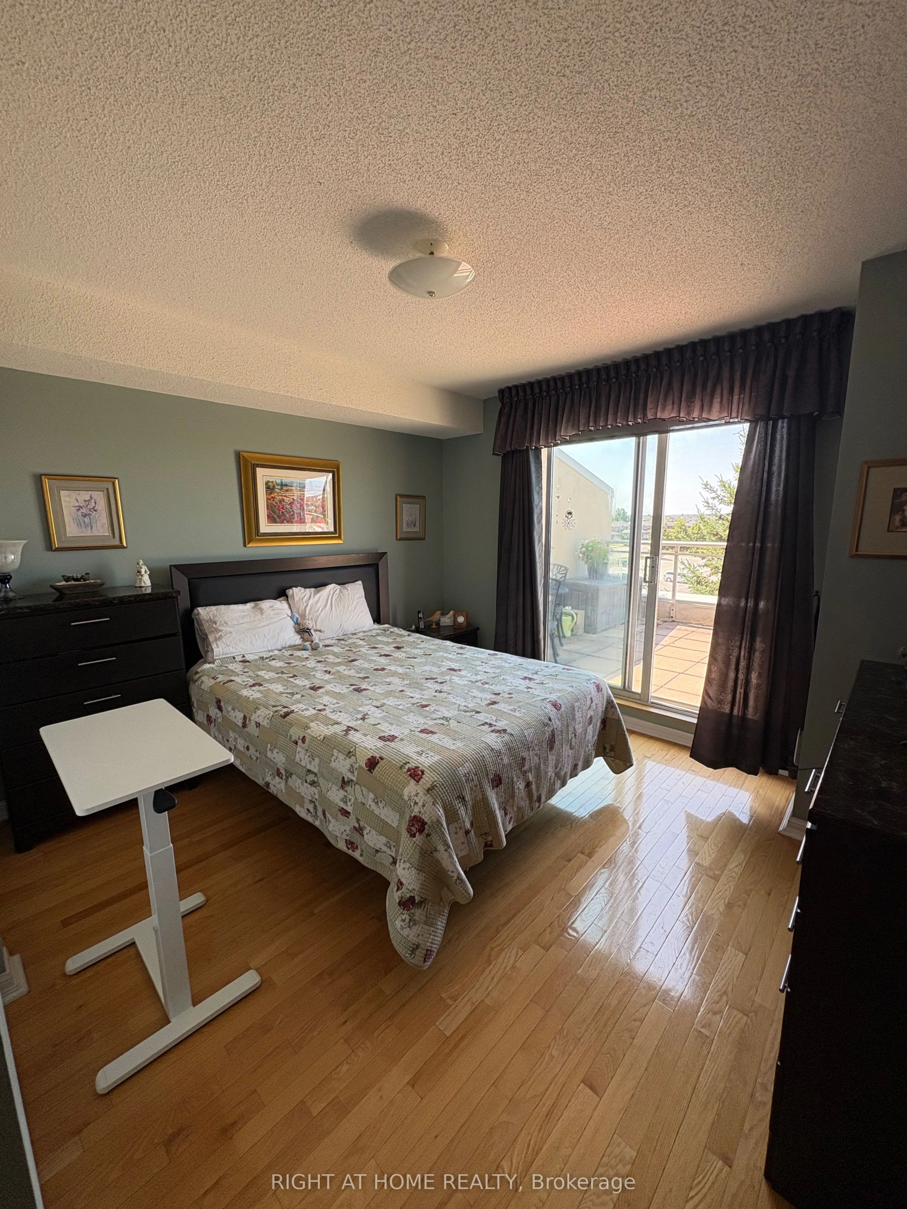 94 Dean Avenue #404