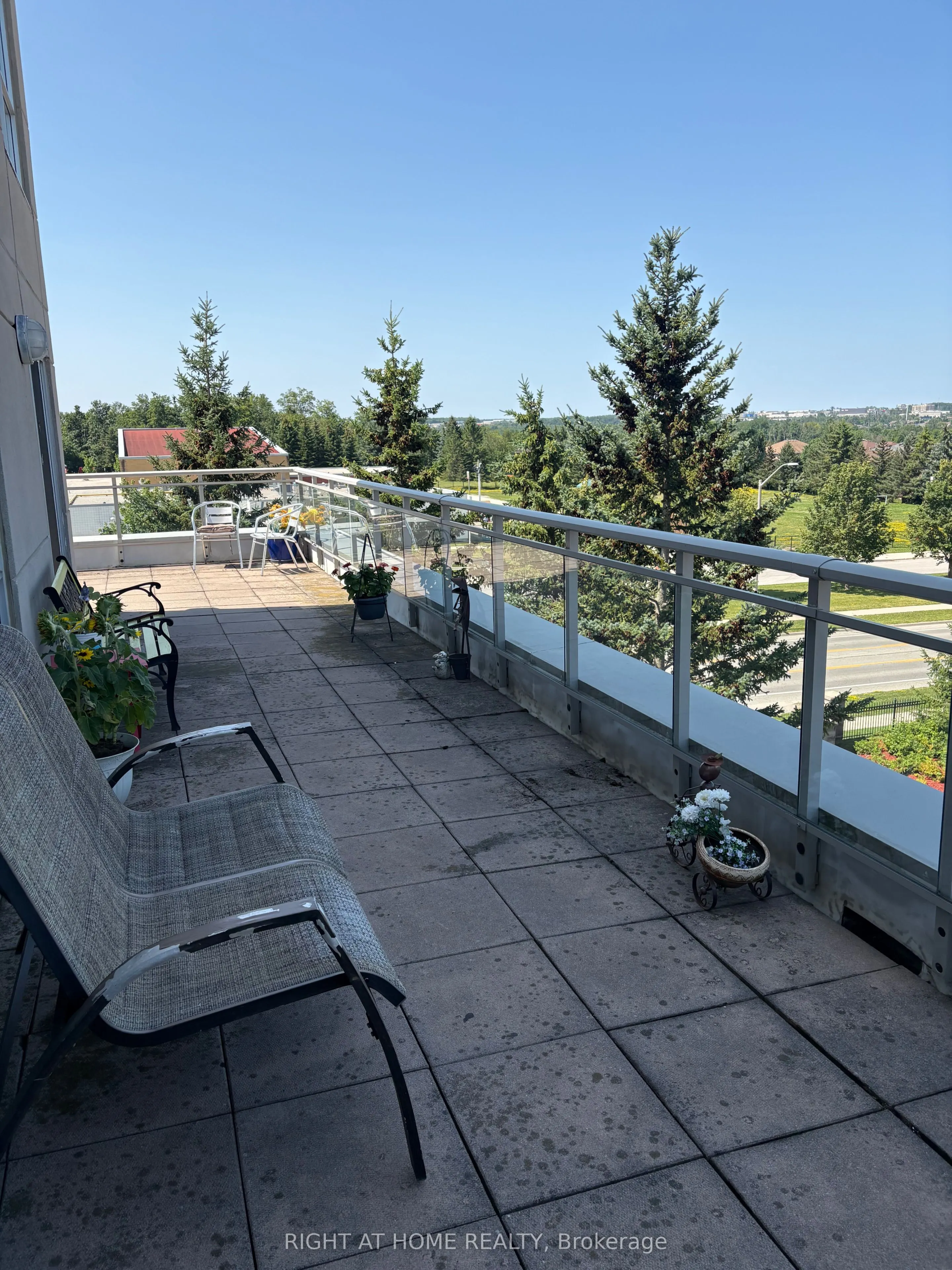 94 Dean Avenue #404