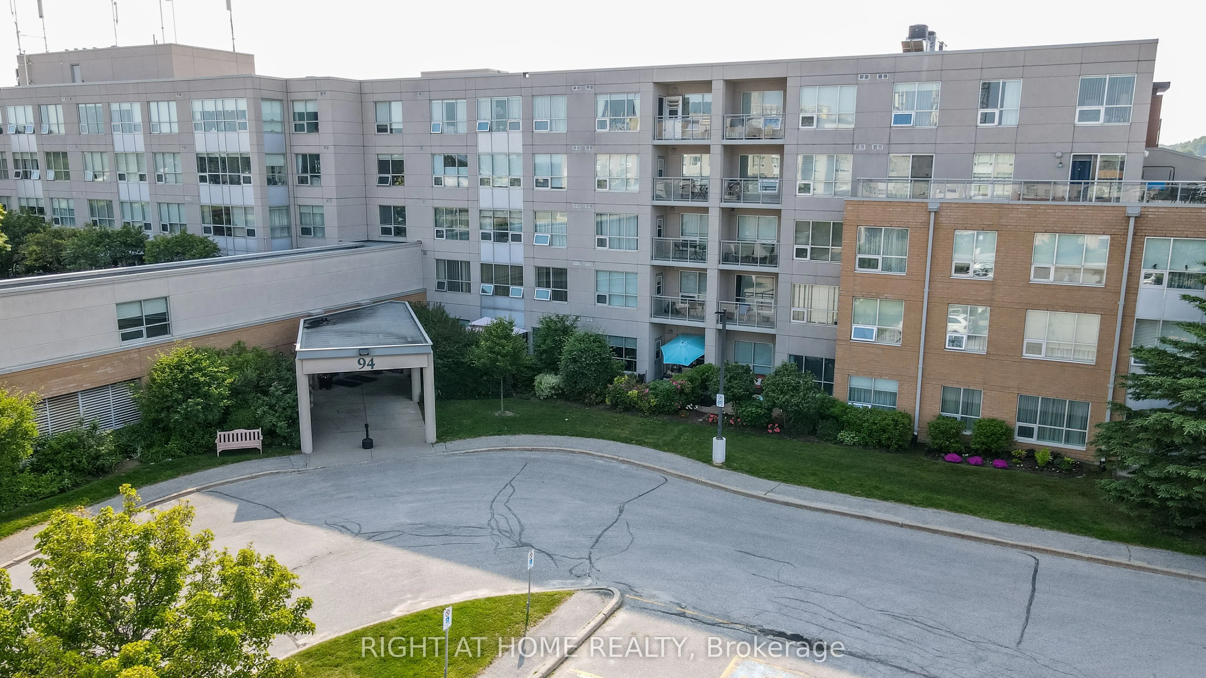 94 Dean Avenue #404