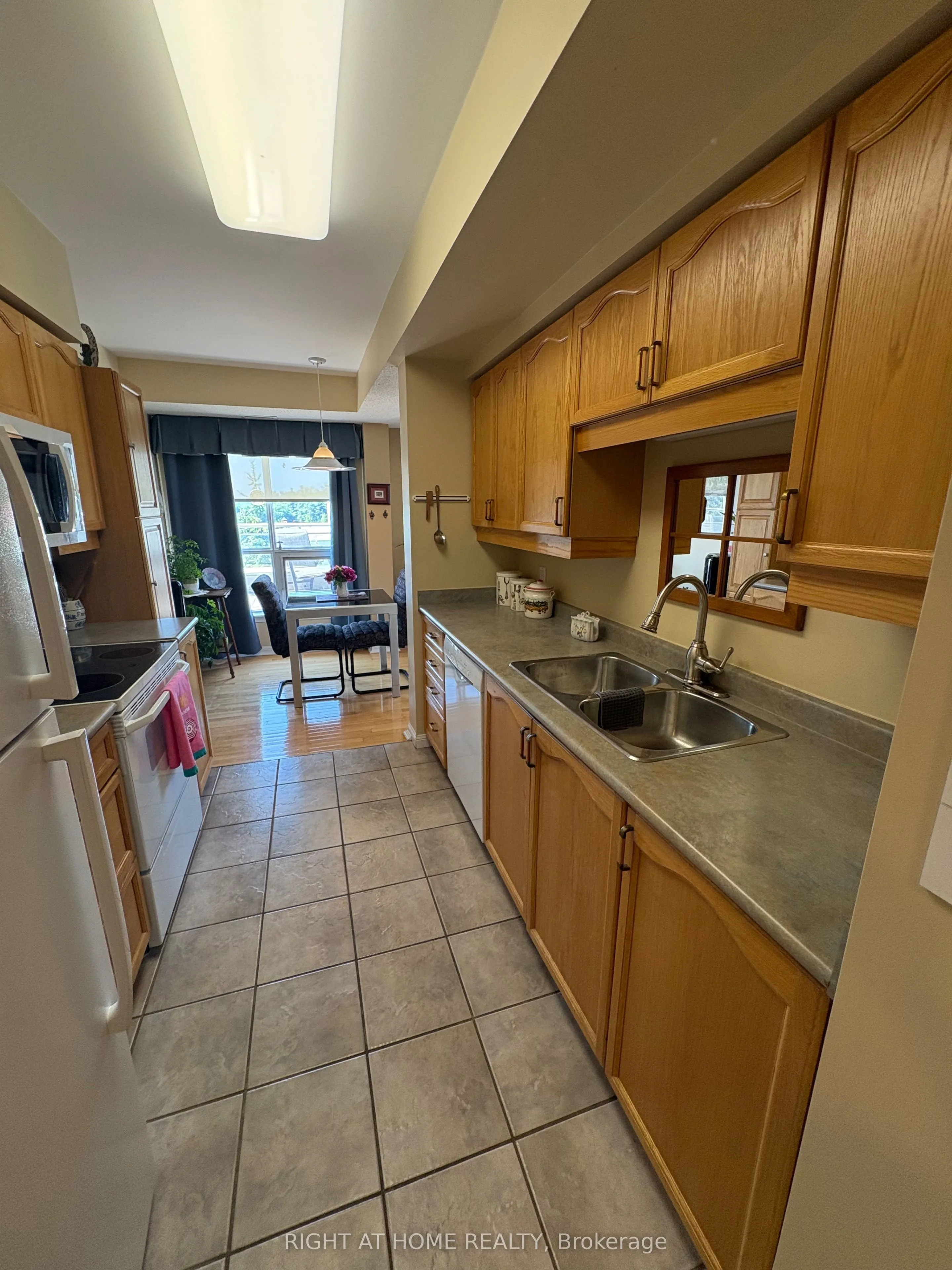 94 Dean Avenue #404