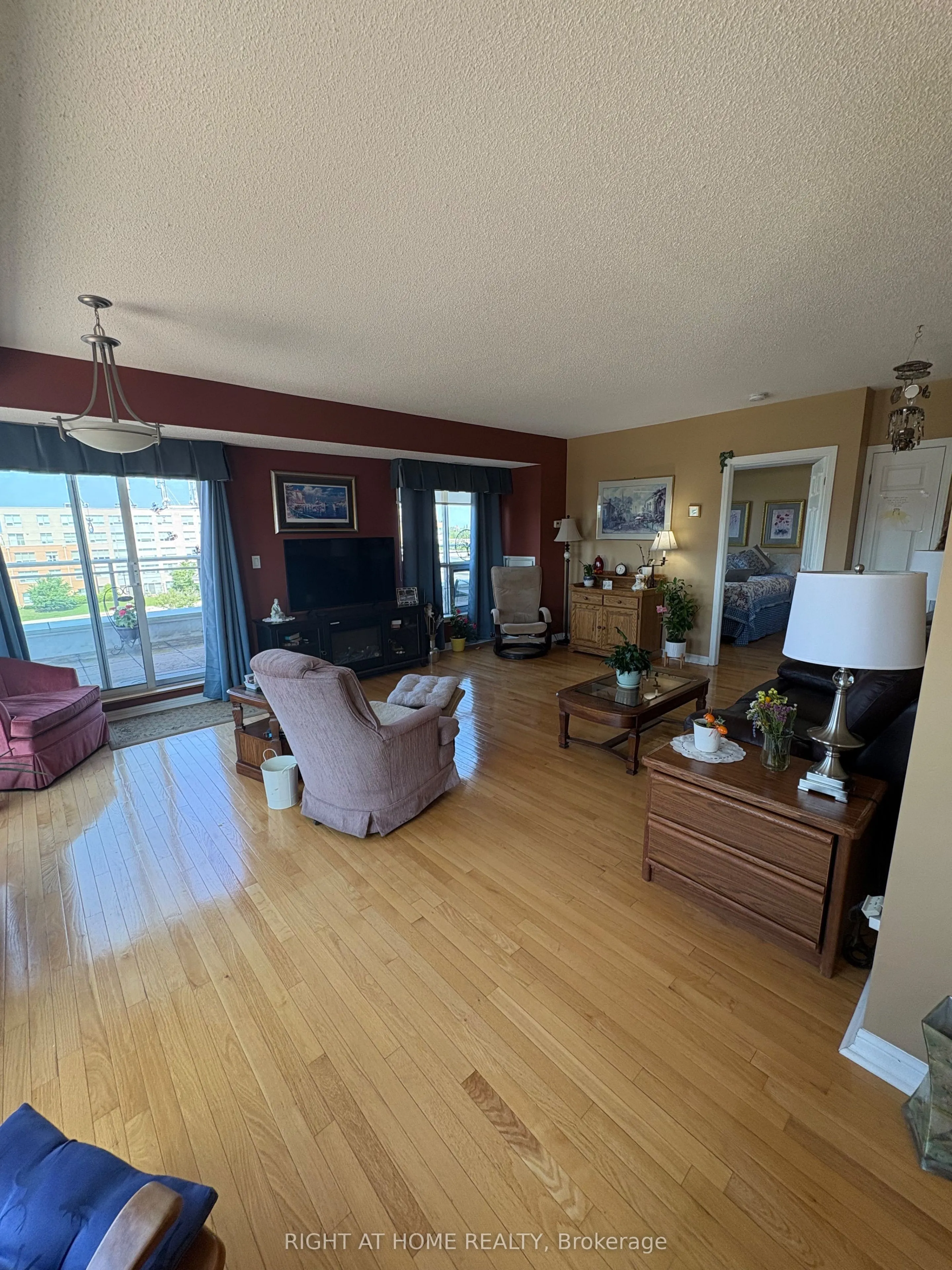 94 Dean Avenue #404
