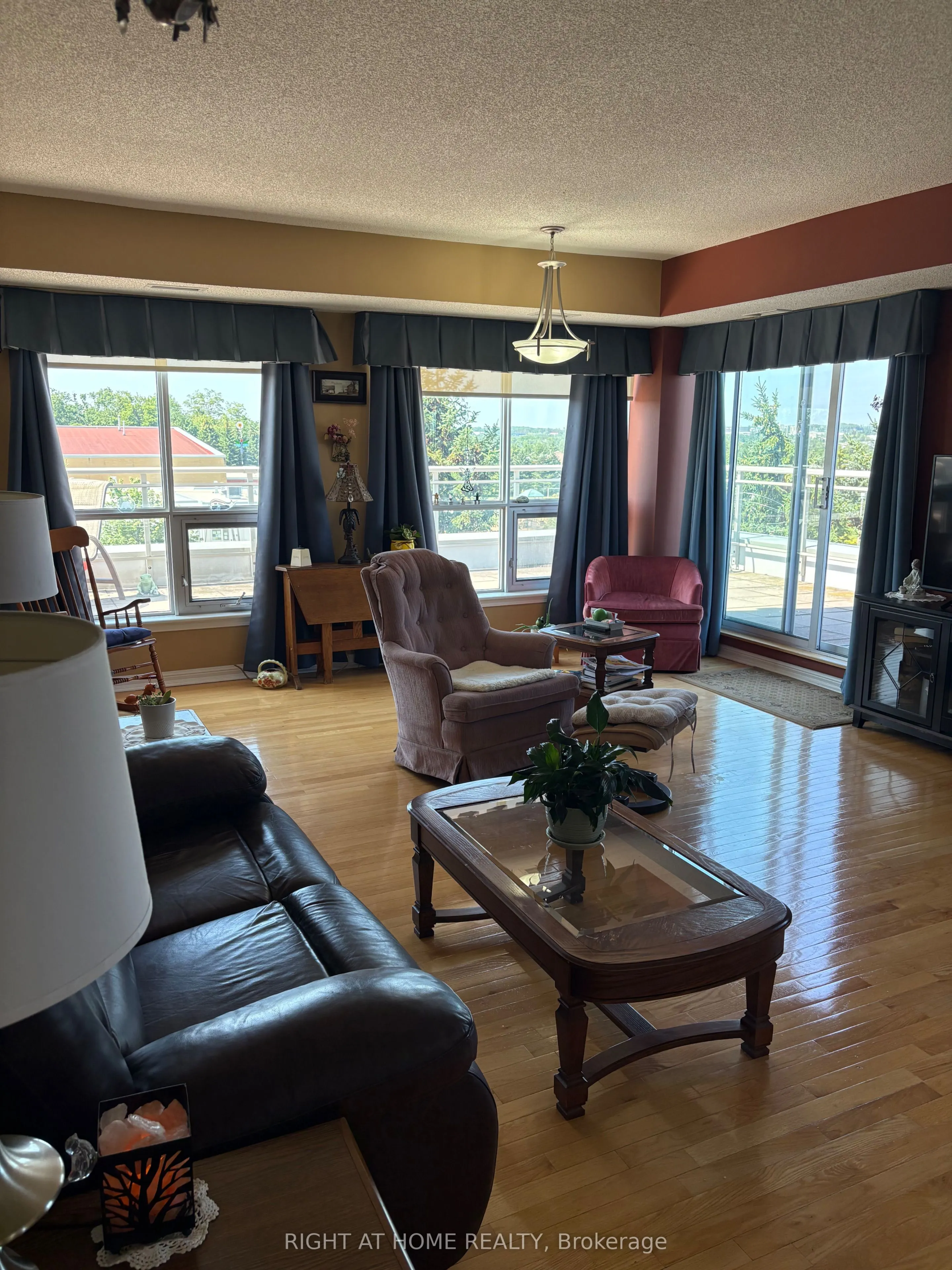94 Dean Avenue #404