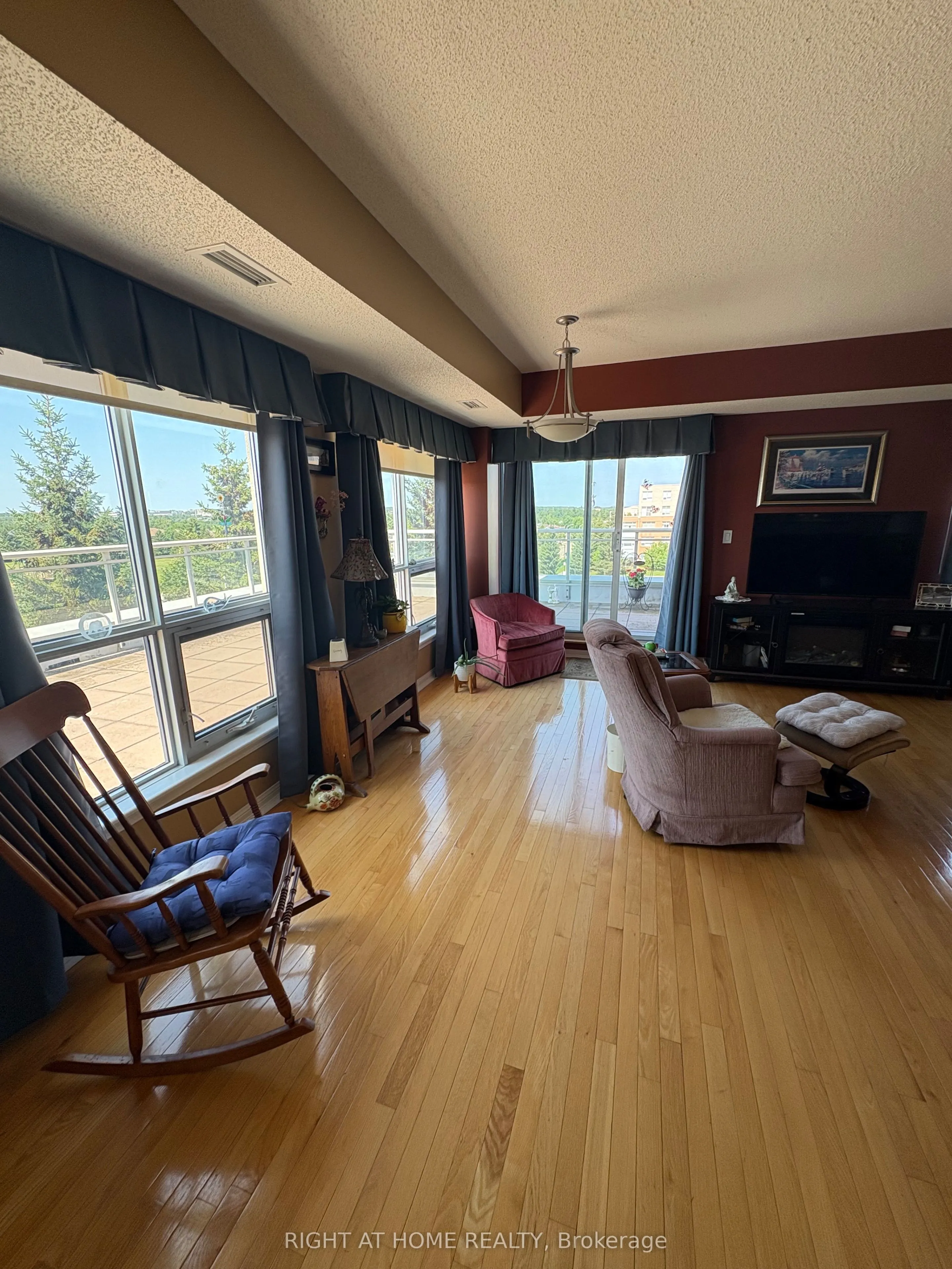 94 Dean Avenue #404