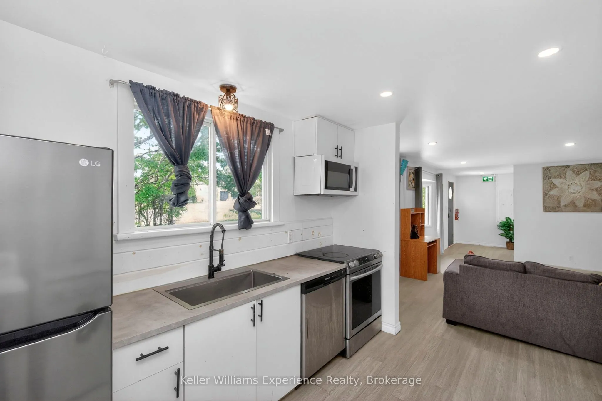 9782 Beachwood Drive