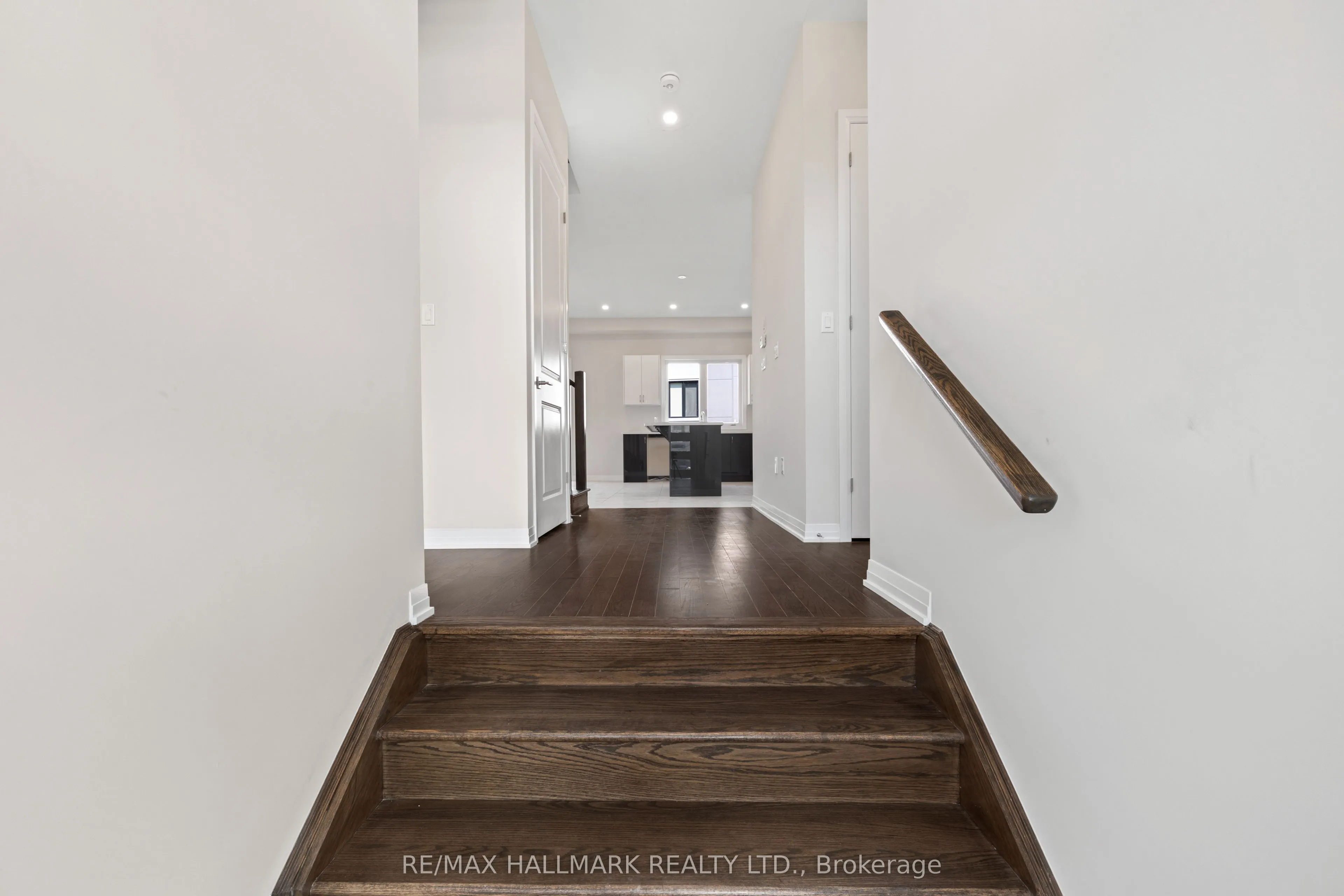 3769 Sunbank Crescent