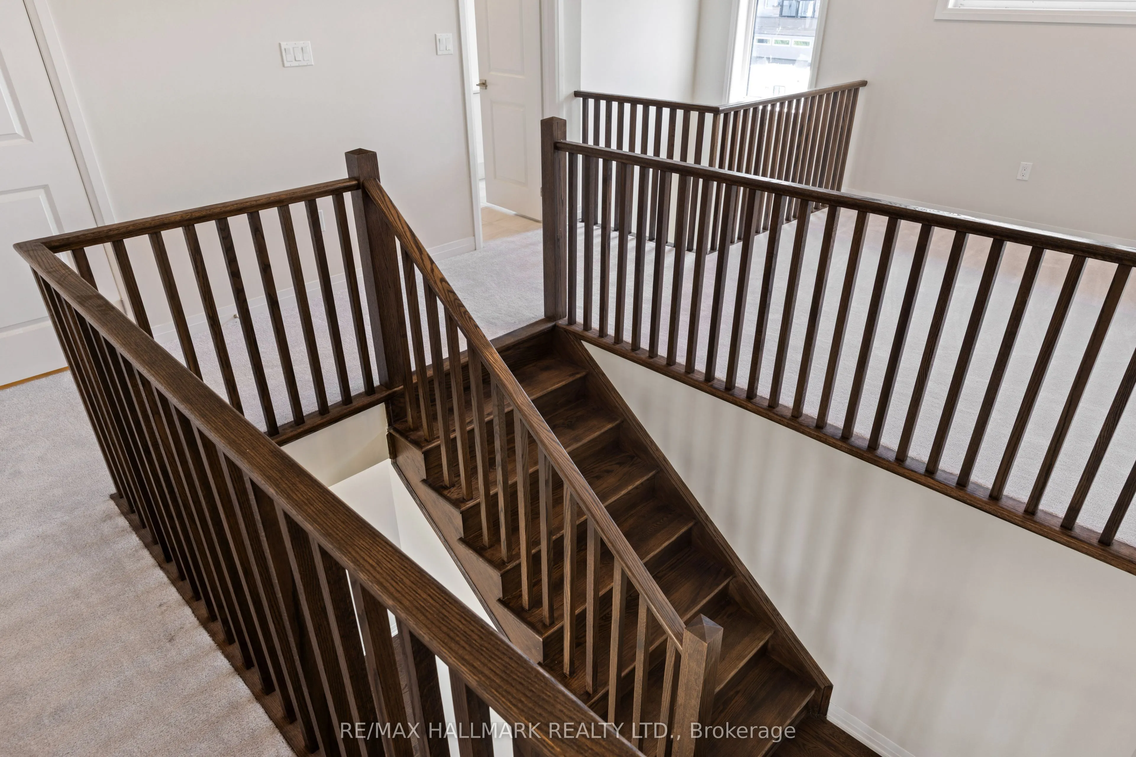 3769 Sunbank Crescent