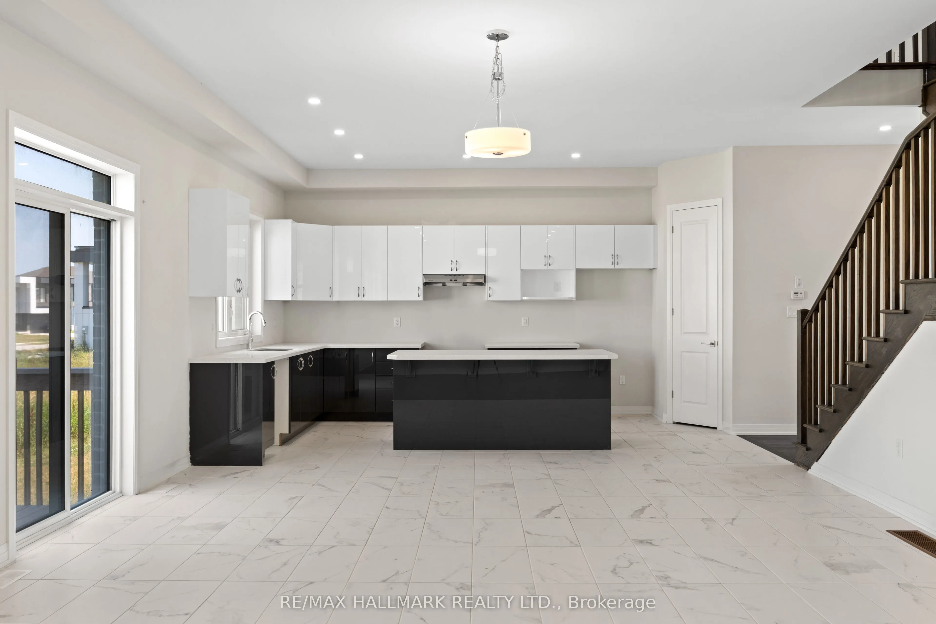 3769 Sunbank Crescent