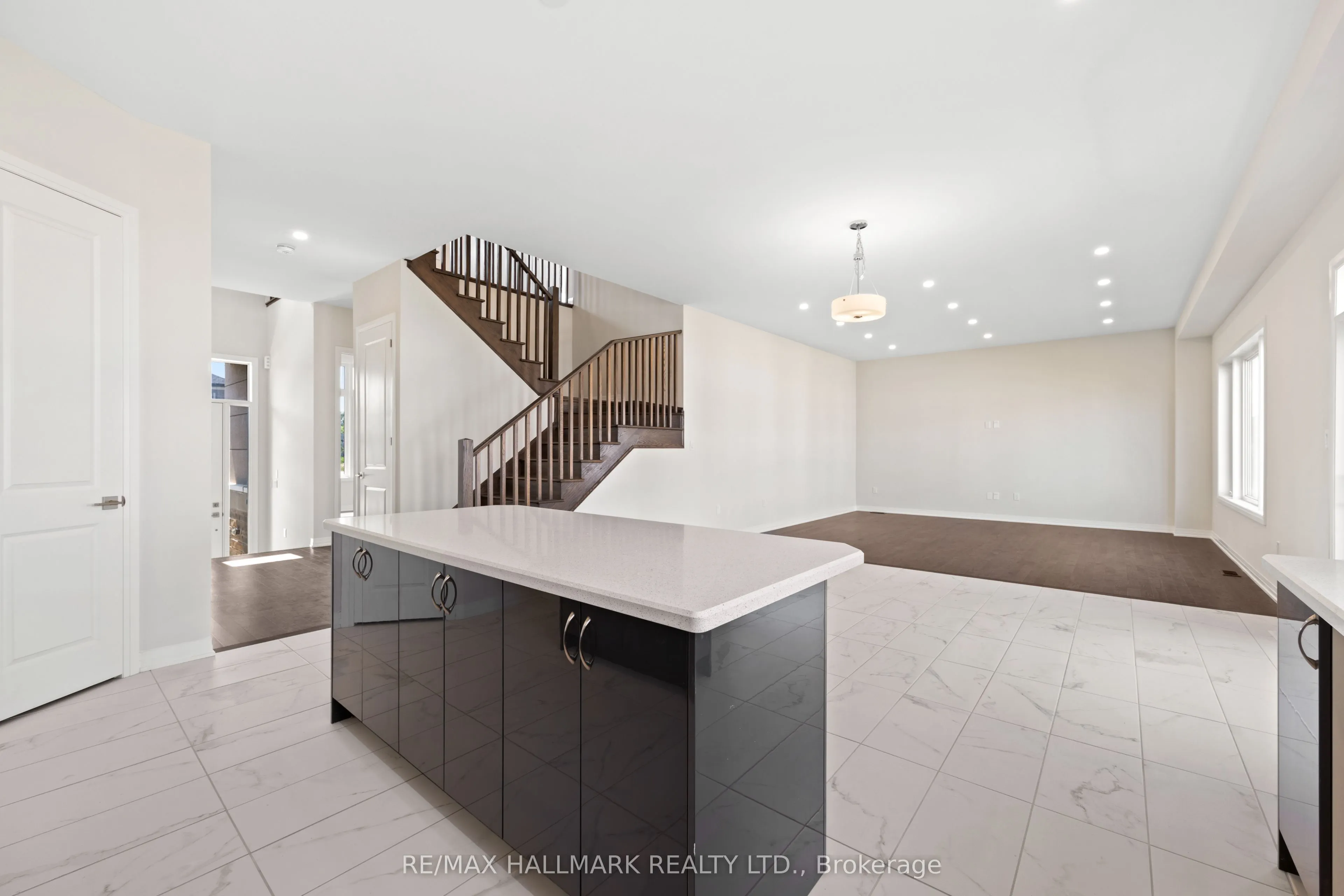 3769 Sunbank Crescent
