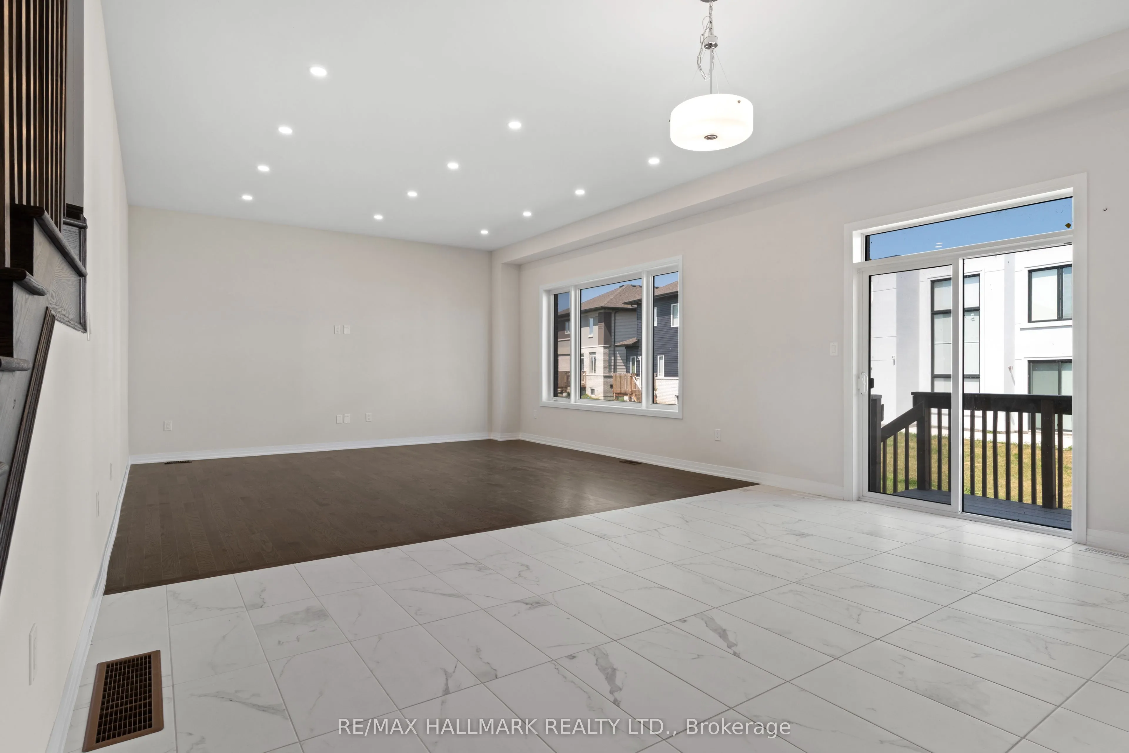 3769 Sunbank Crescent