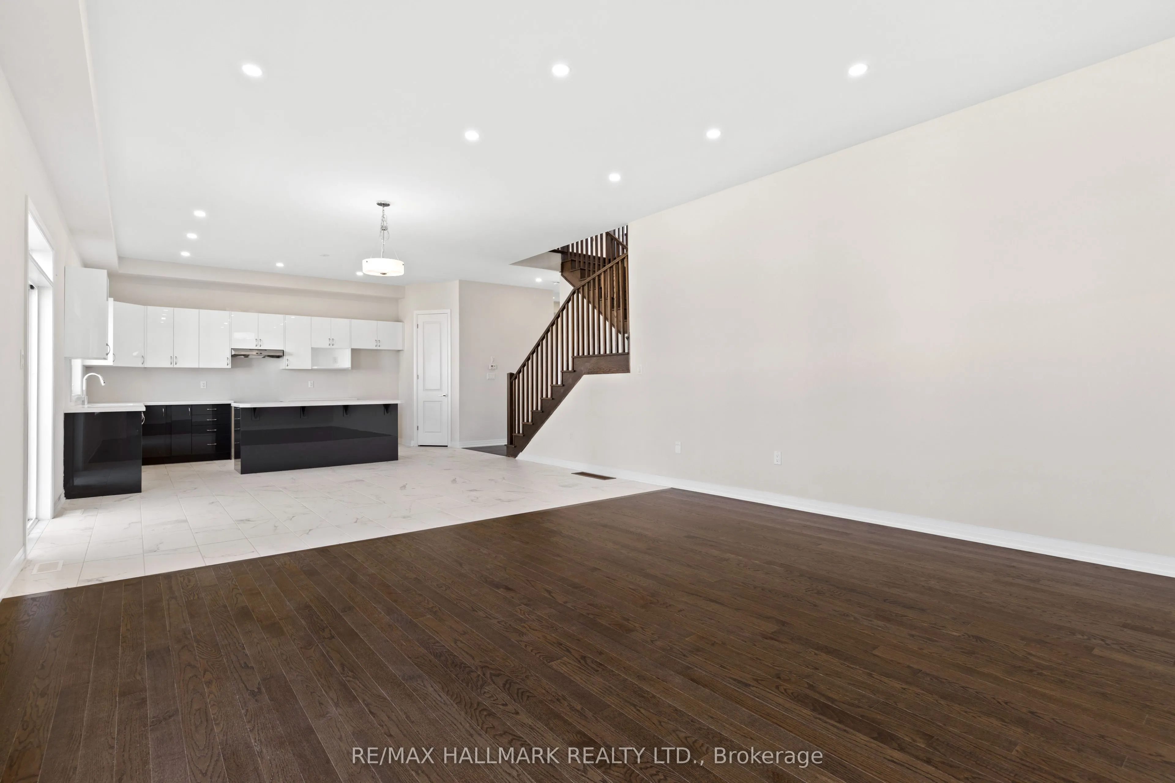 3769 Sunbank Crescent