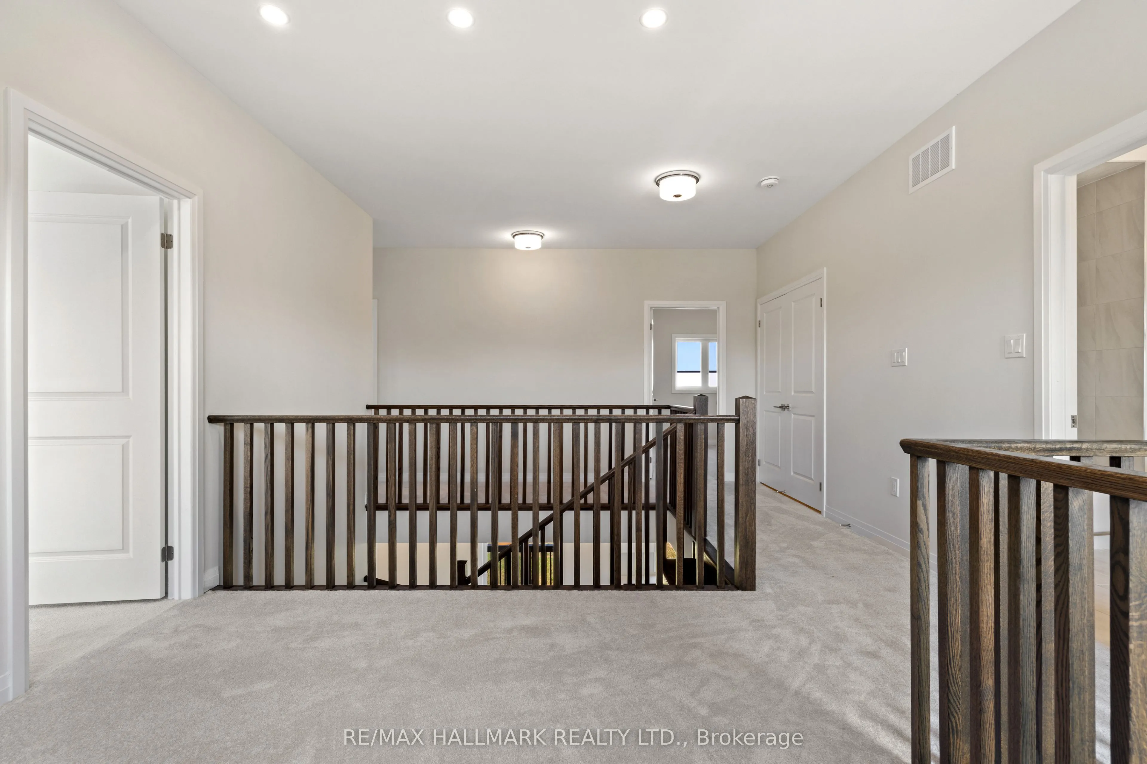 3769 Sunbank Crescent