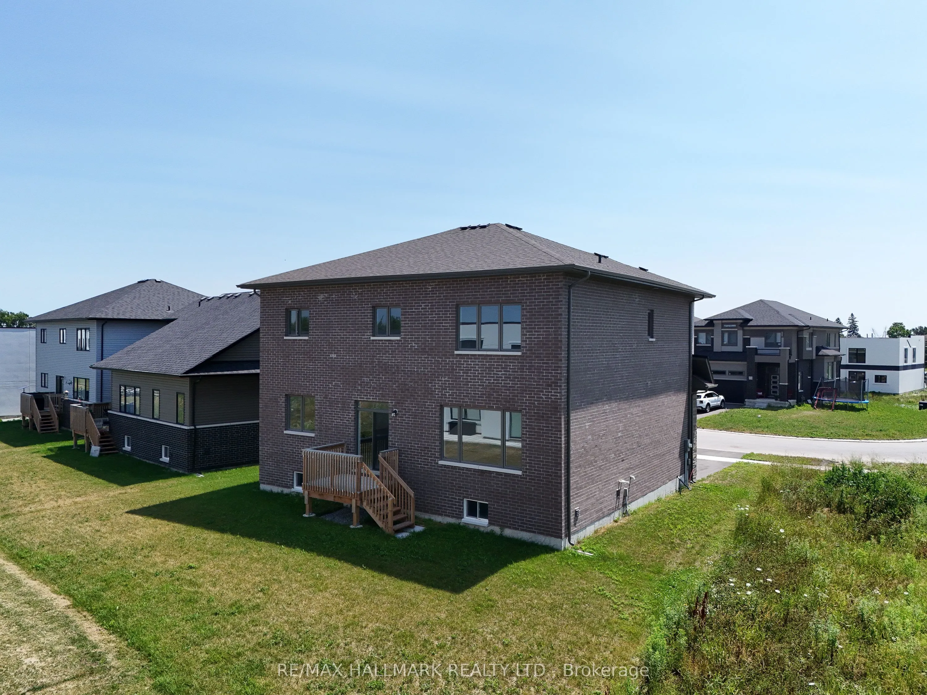 3769 Sunbank Crescent