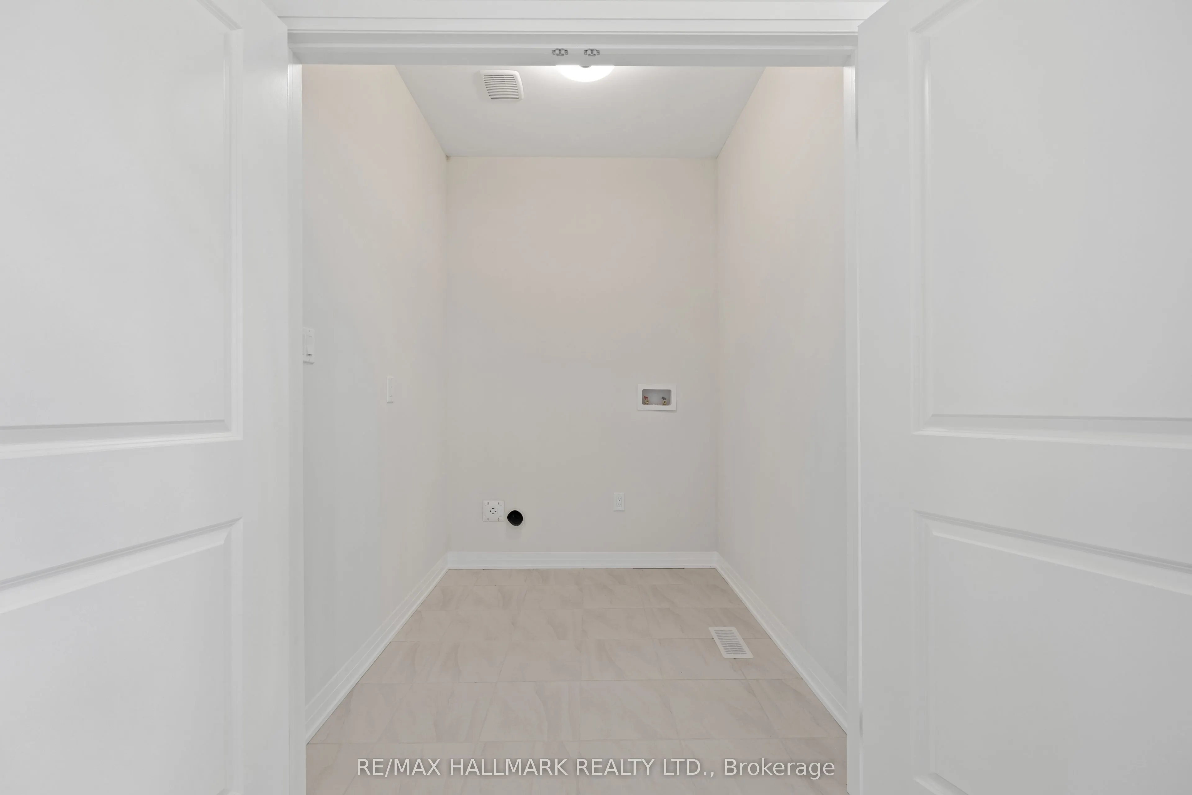 3769 Sunbank Crescent