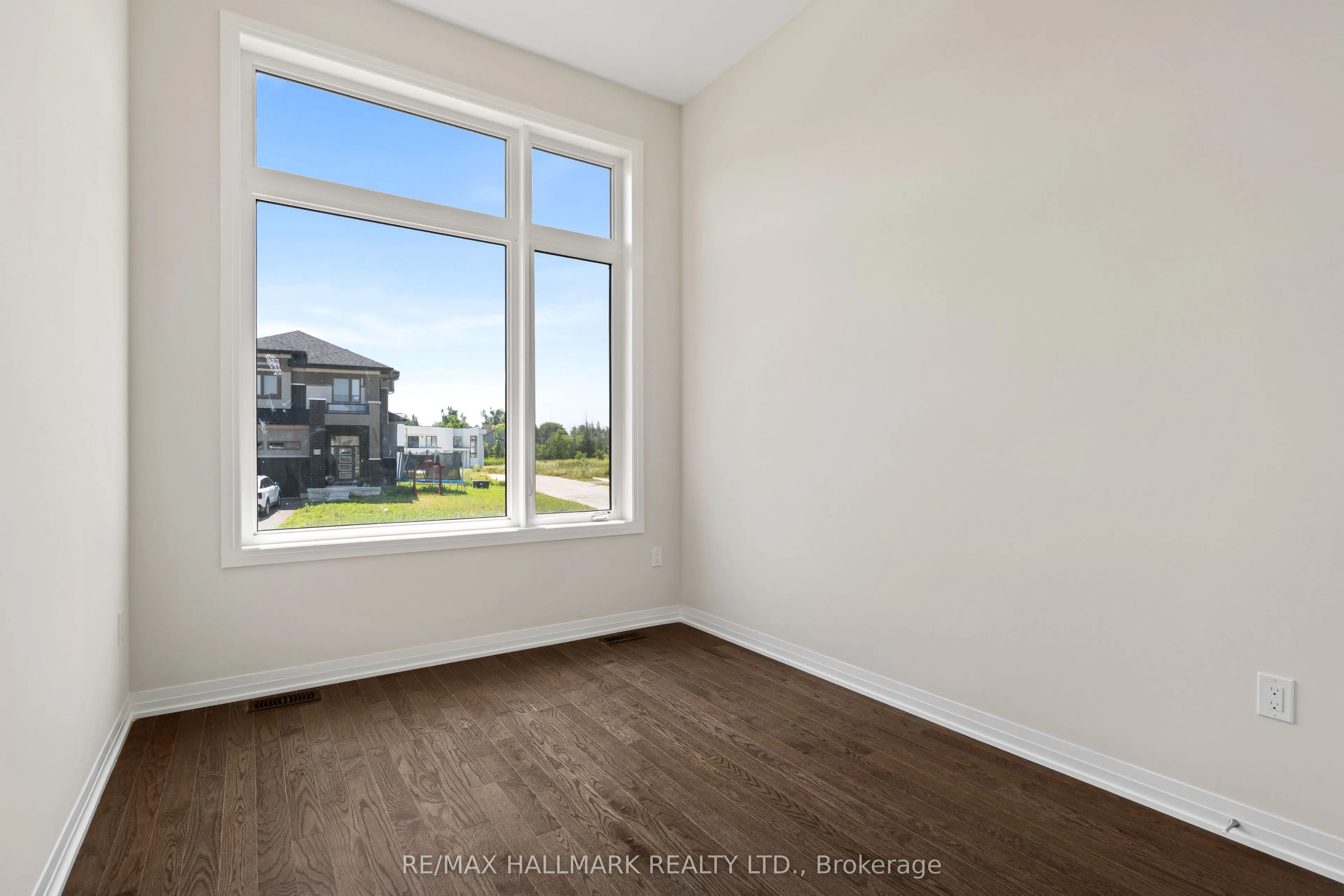 3769 Sunbank Crescent