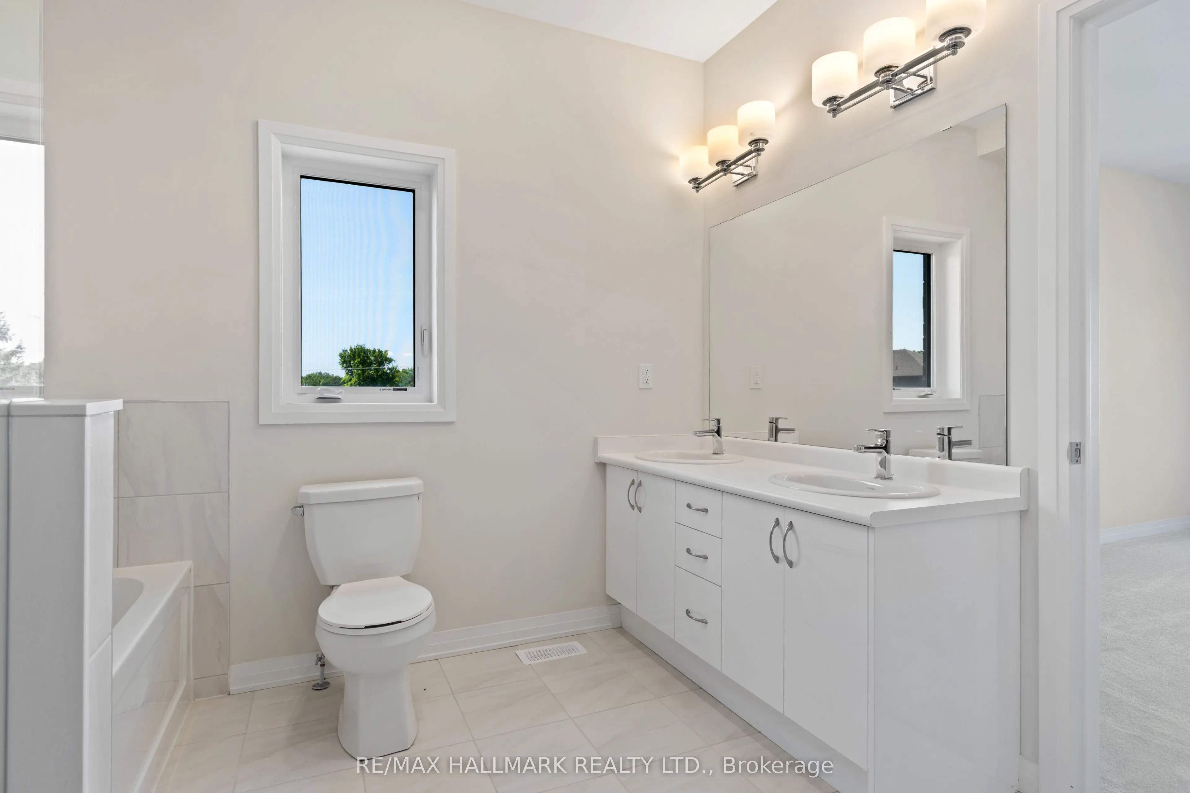 3769 Sunbank Crescent