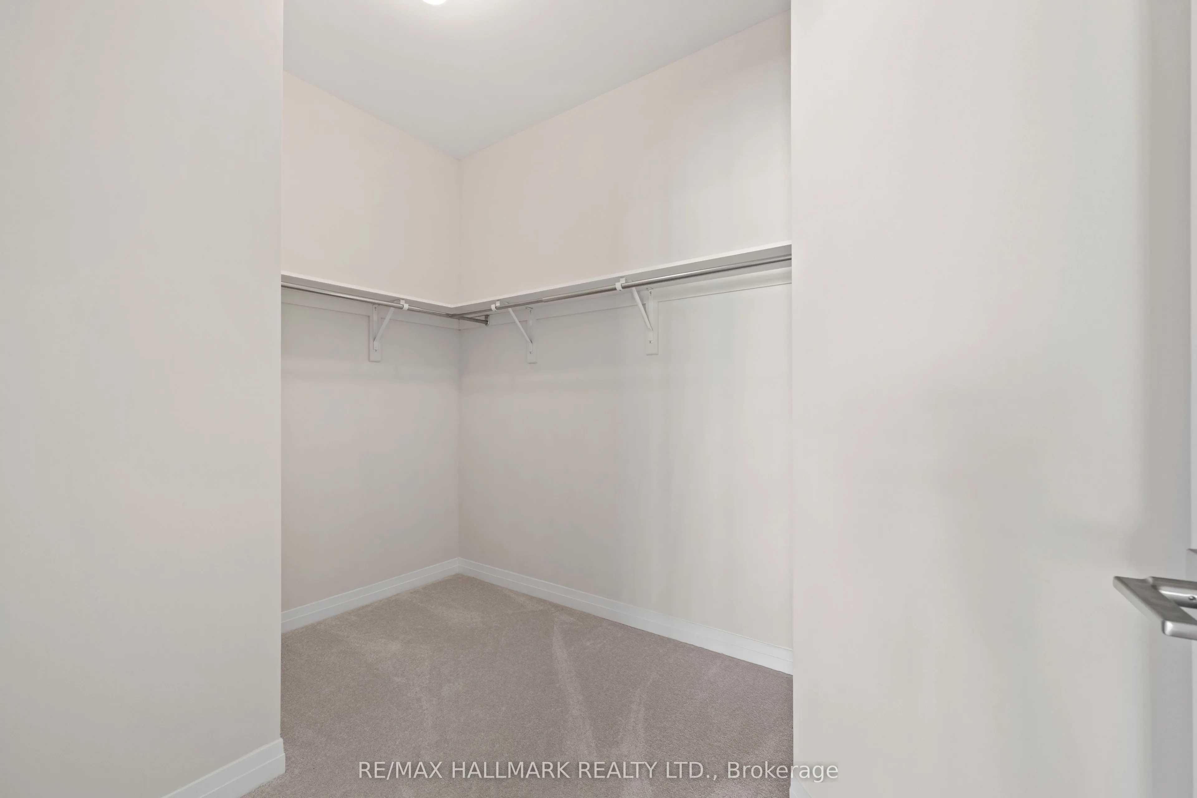 3769 Sunbank Crescent