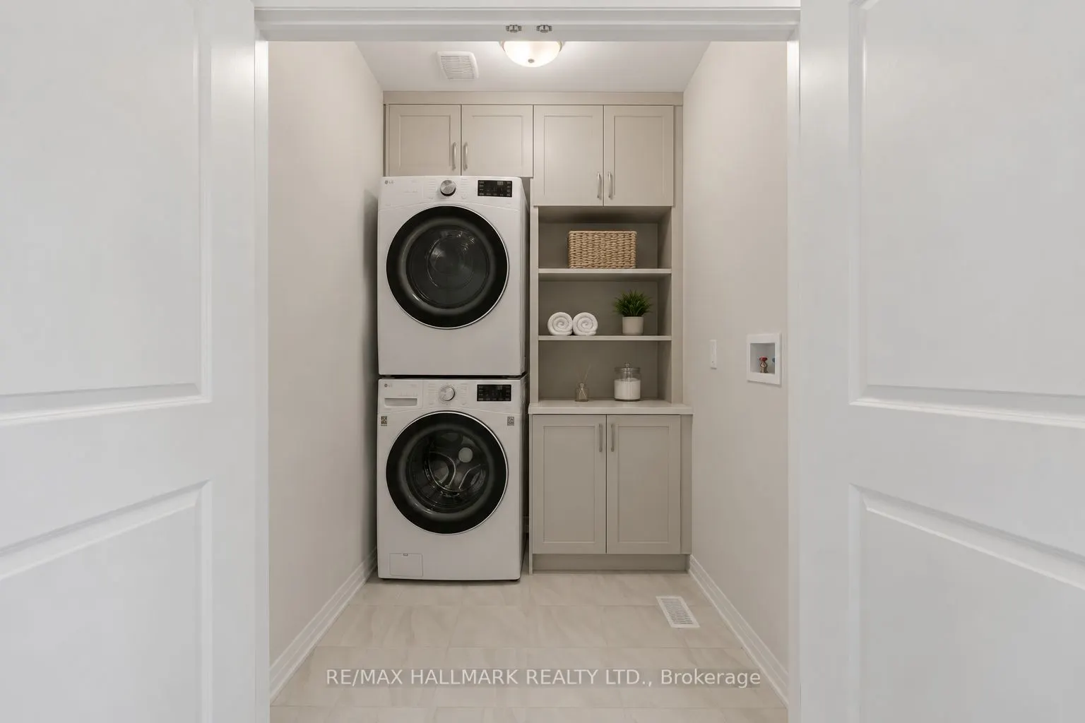 3769 Sunbank Crescent