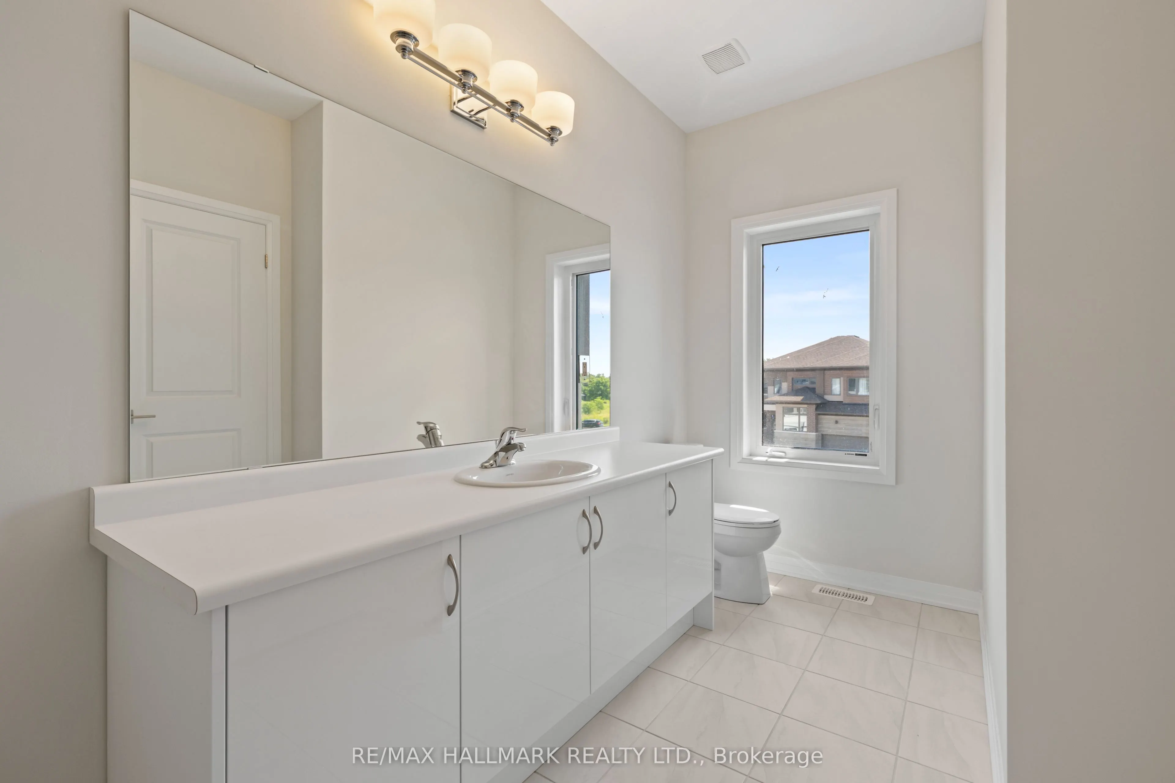 3769 Sunbank Crescent