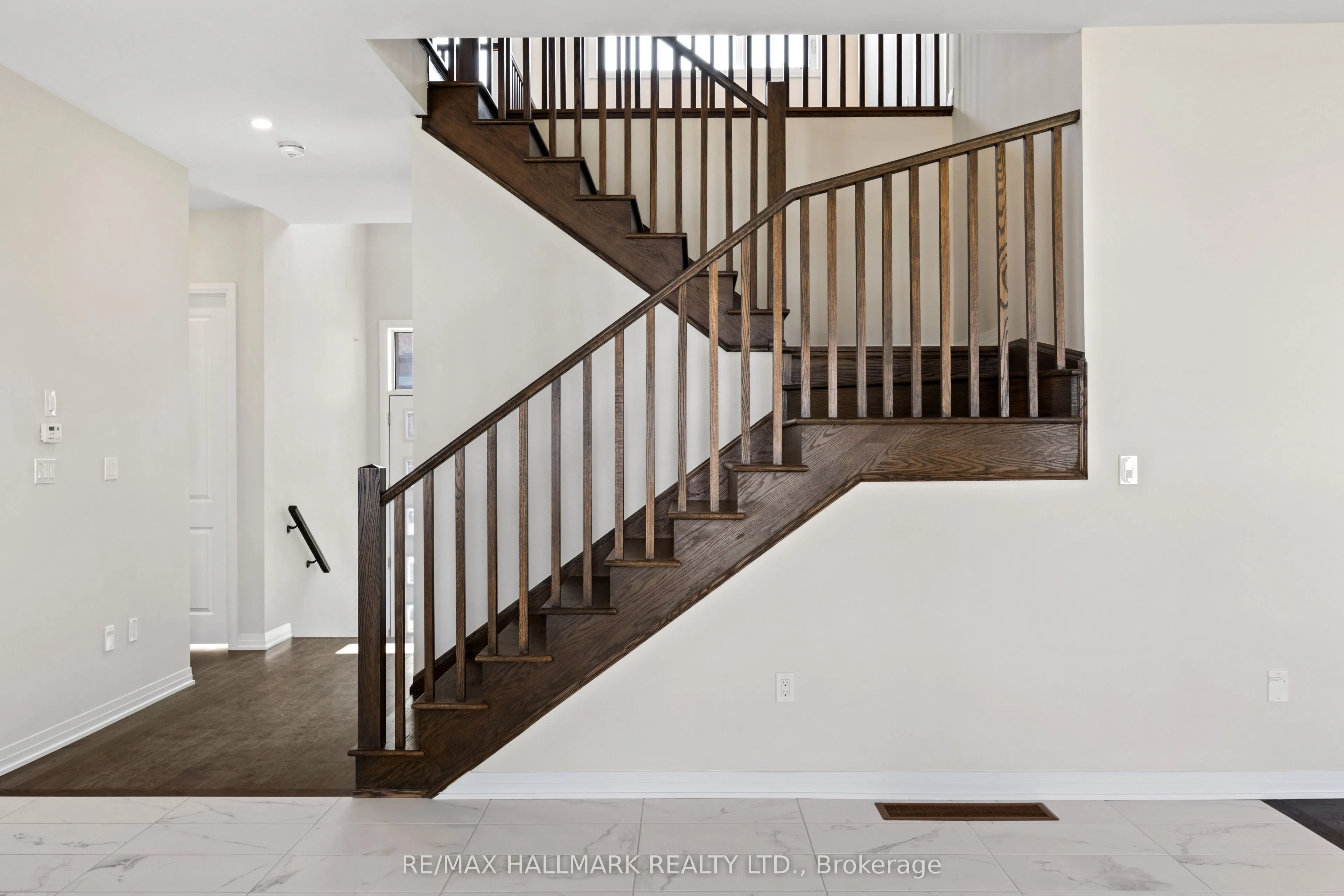 3769 Sunbank Crescent