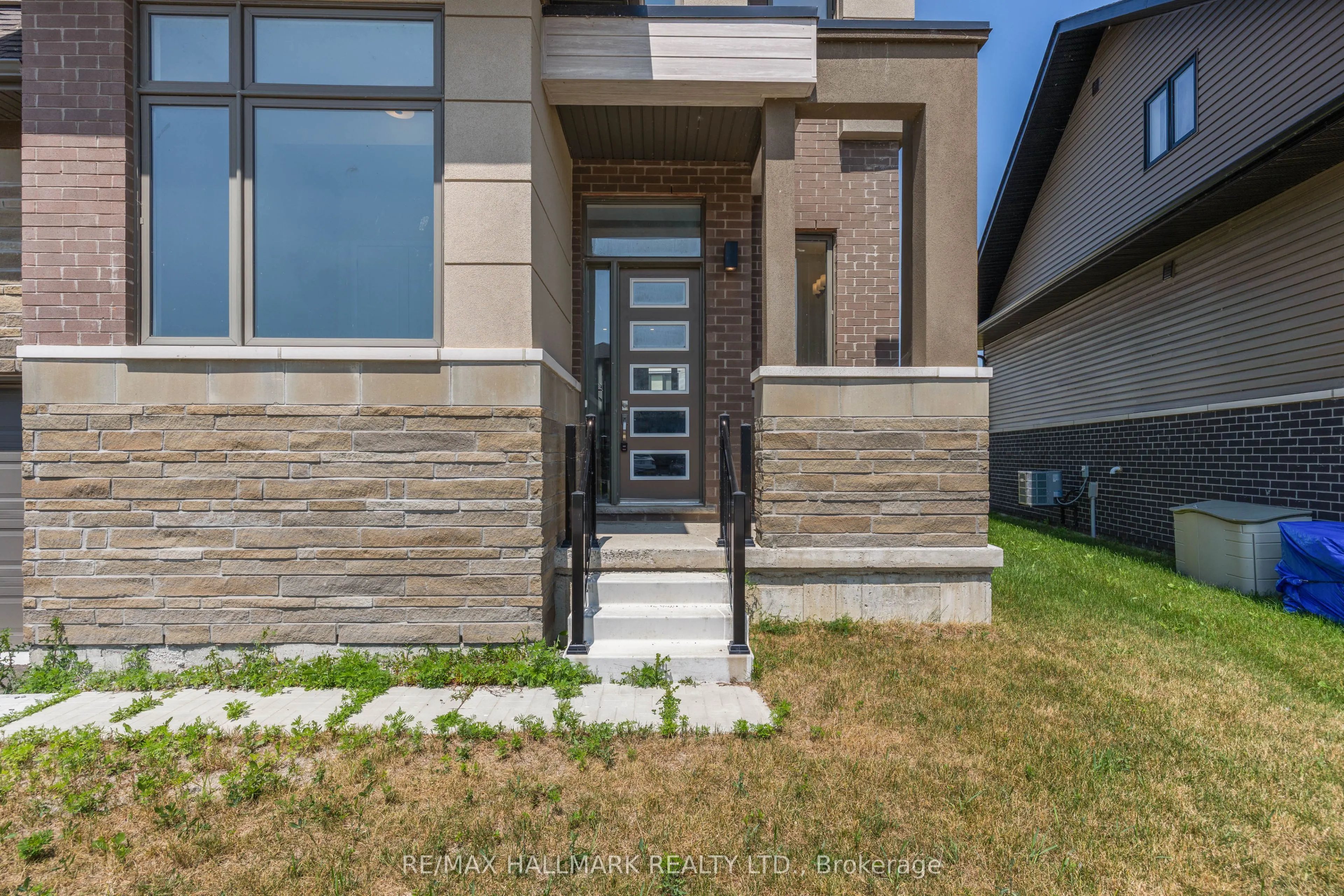 3769 Sunbank Crescent
