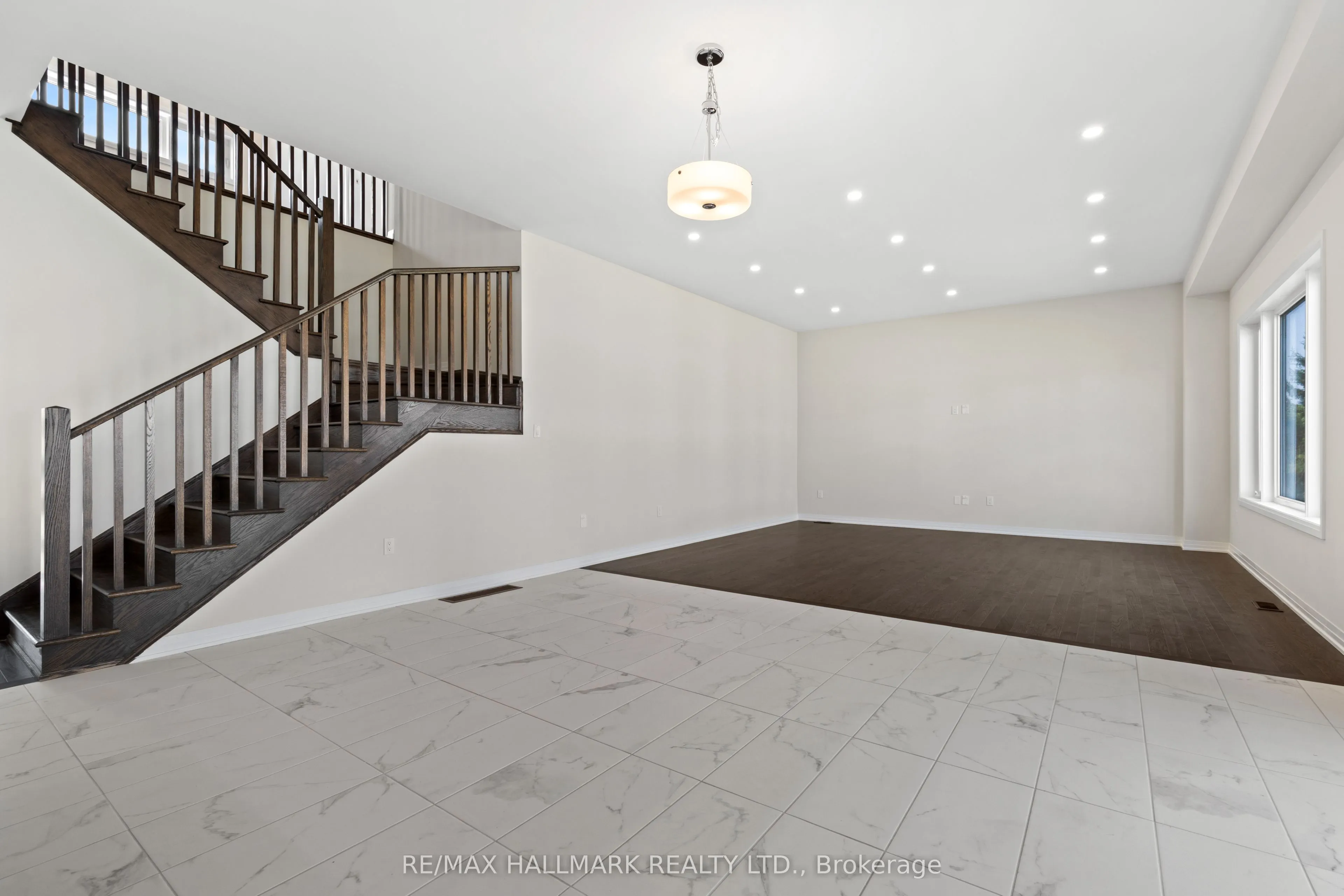 3769 Sunbank Crescent