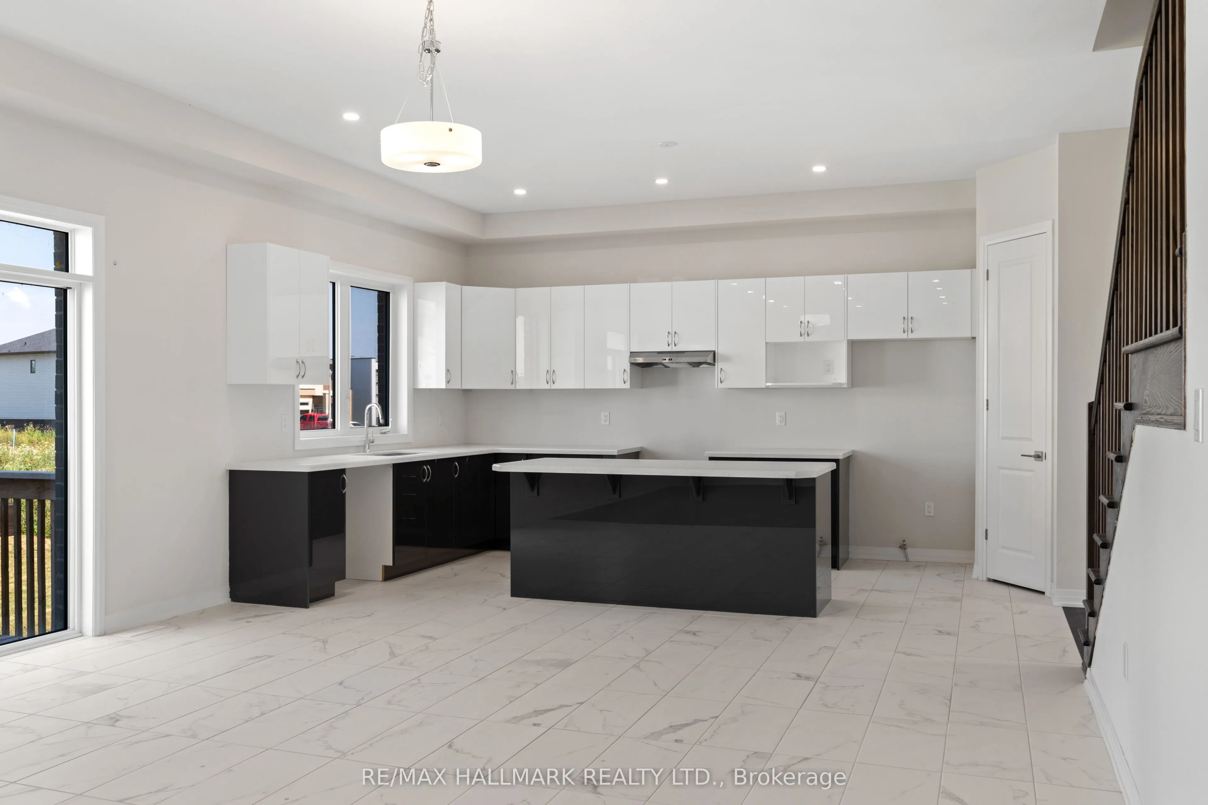 3769 Sunbank Crescent