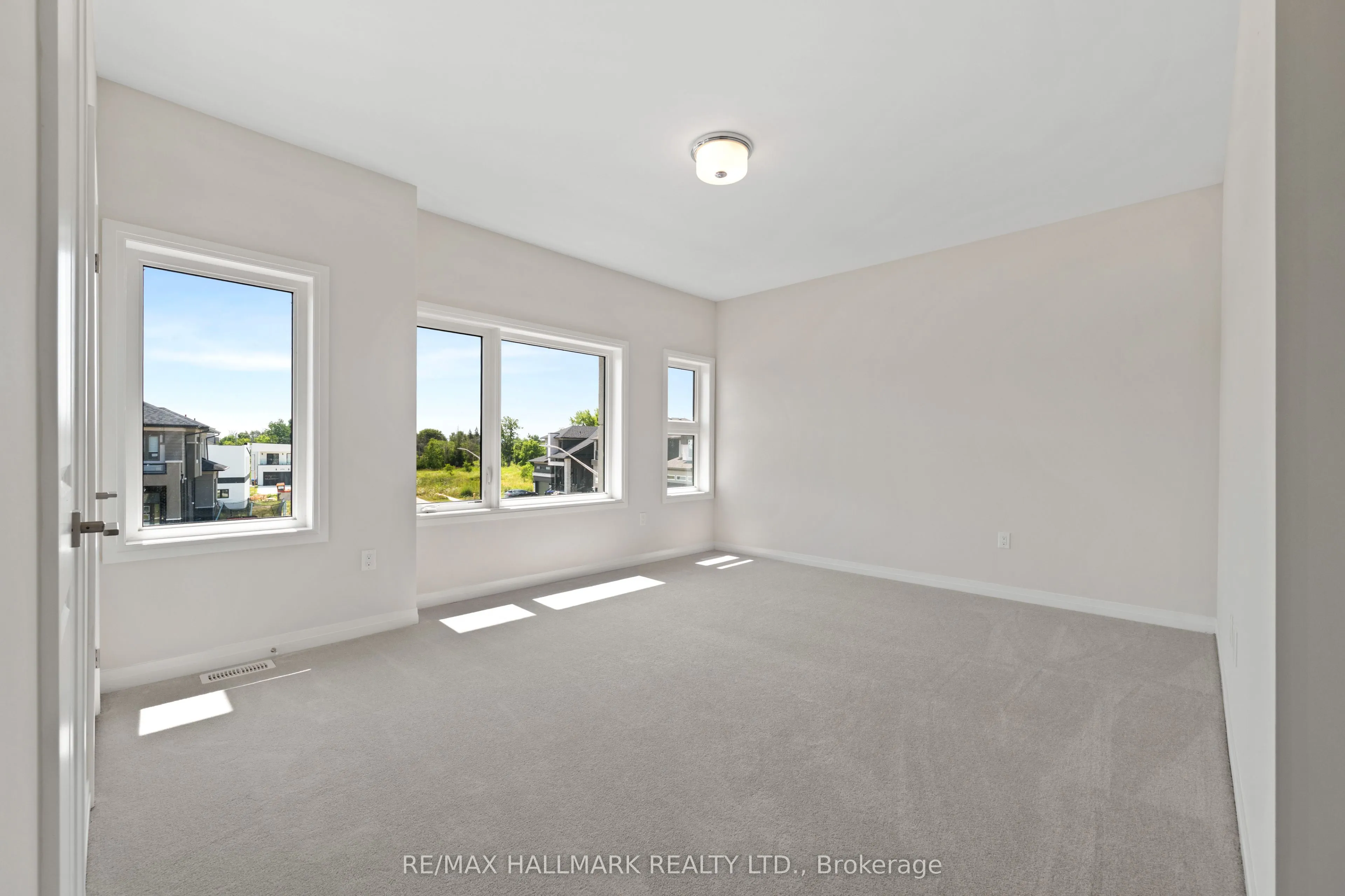 3769 Sunbank Crescent