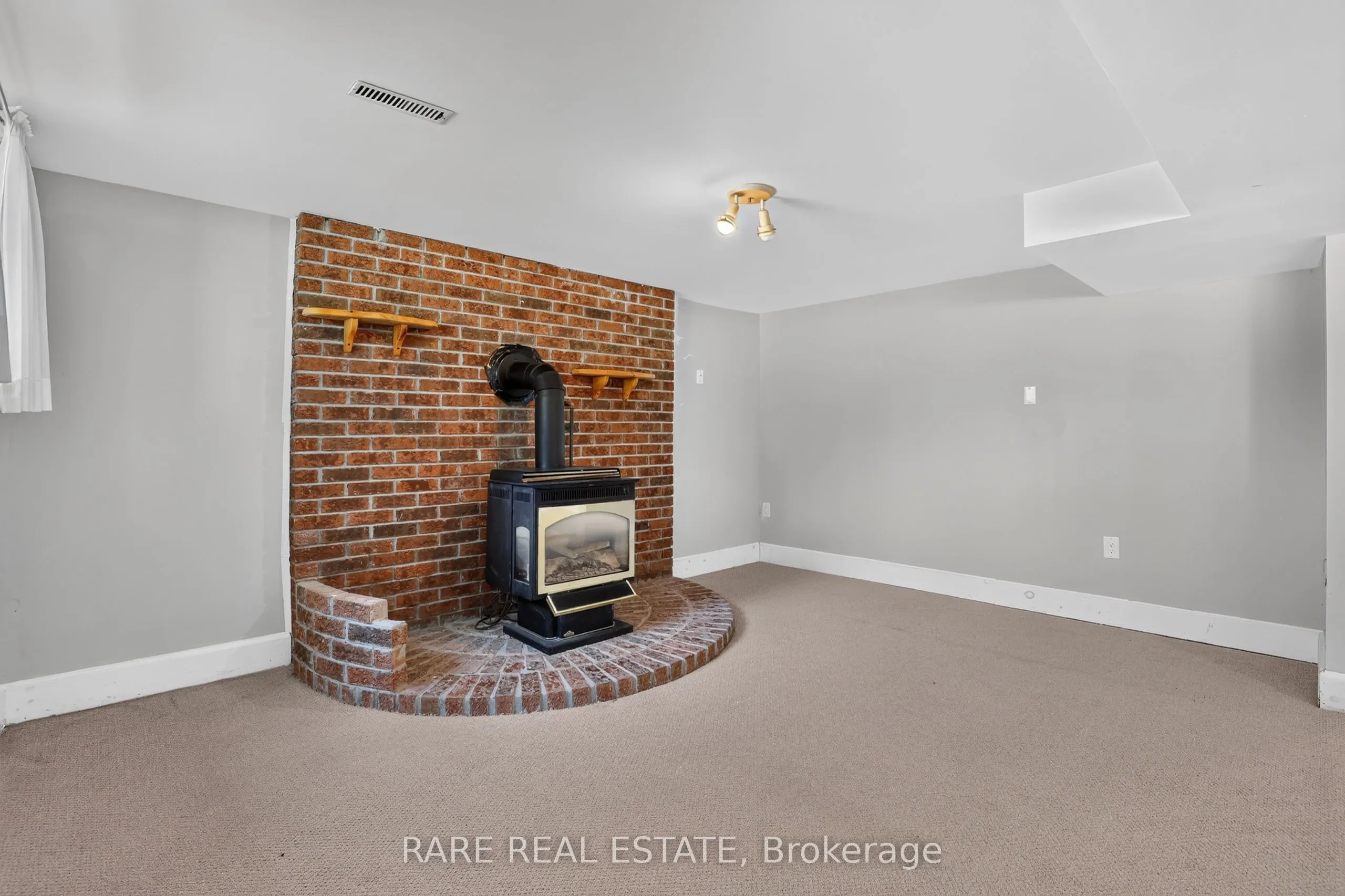 38 Lay Street