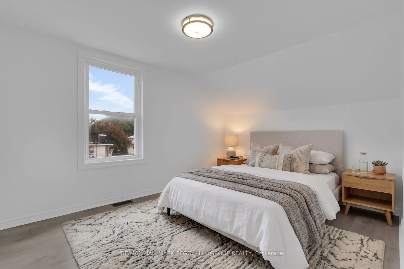 132 Queen Street W