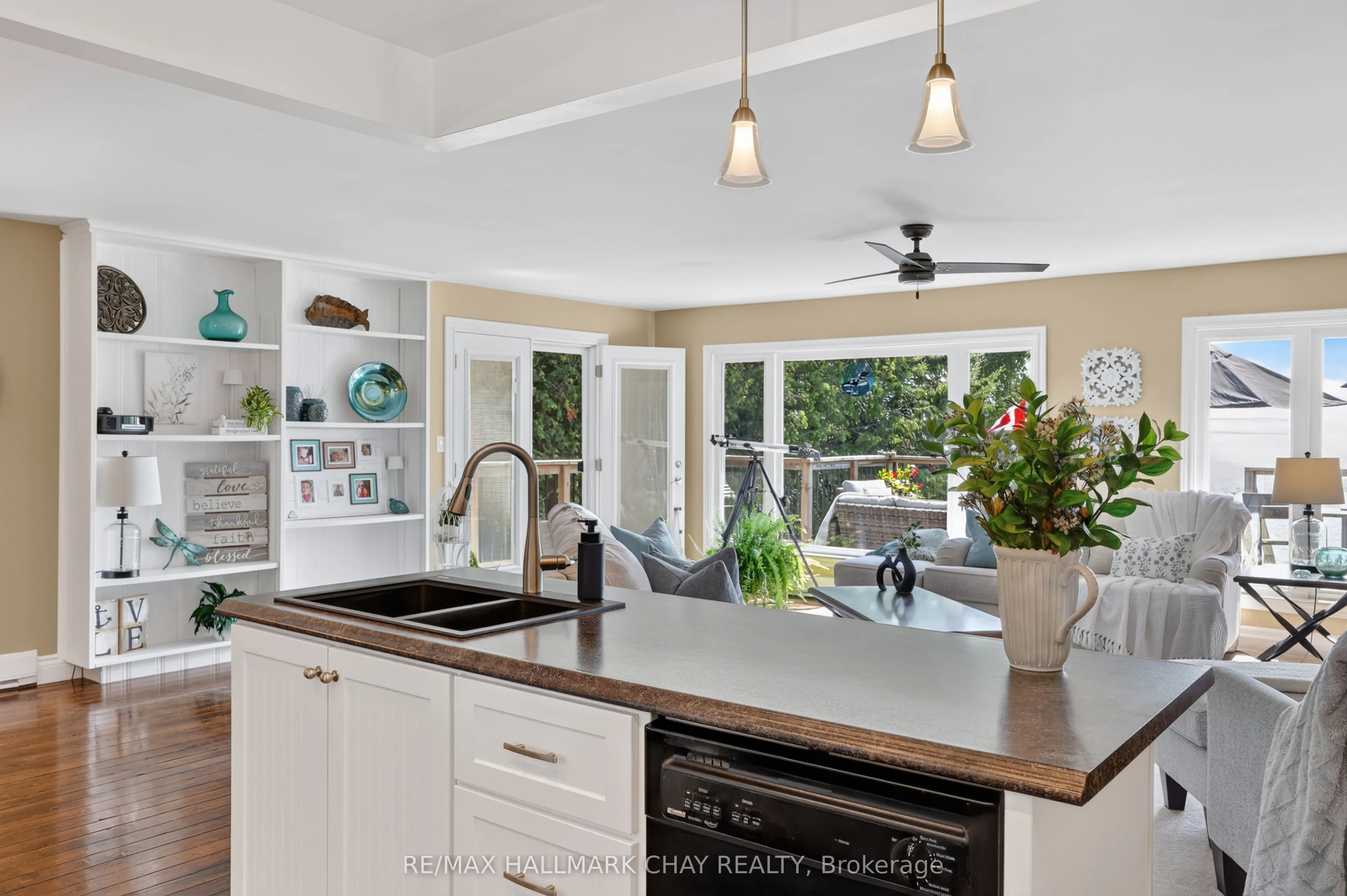 2289 Lakeshore Road E