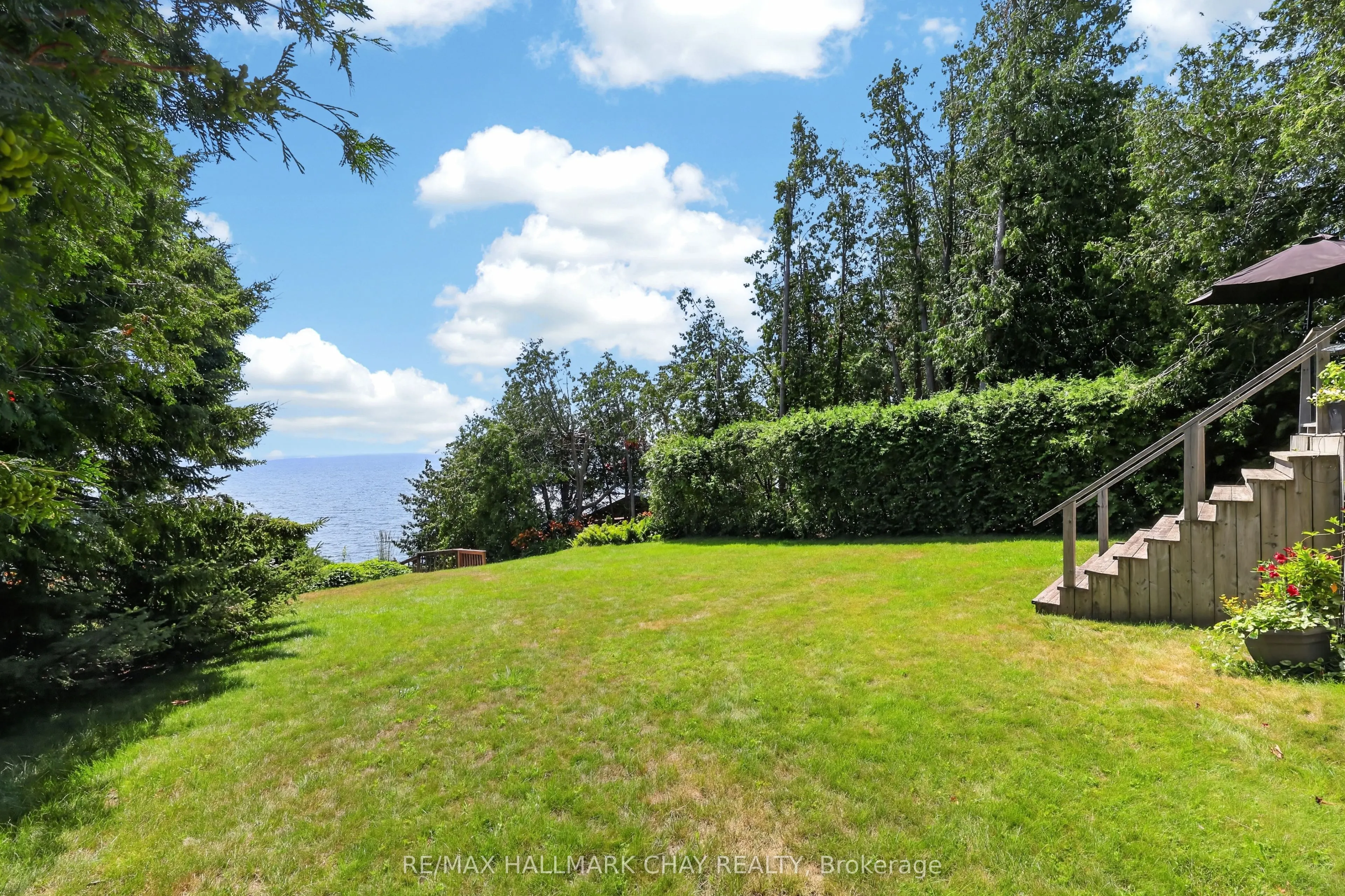 2289 Lakeshore Road E