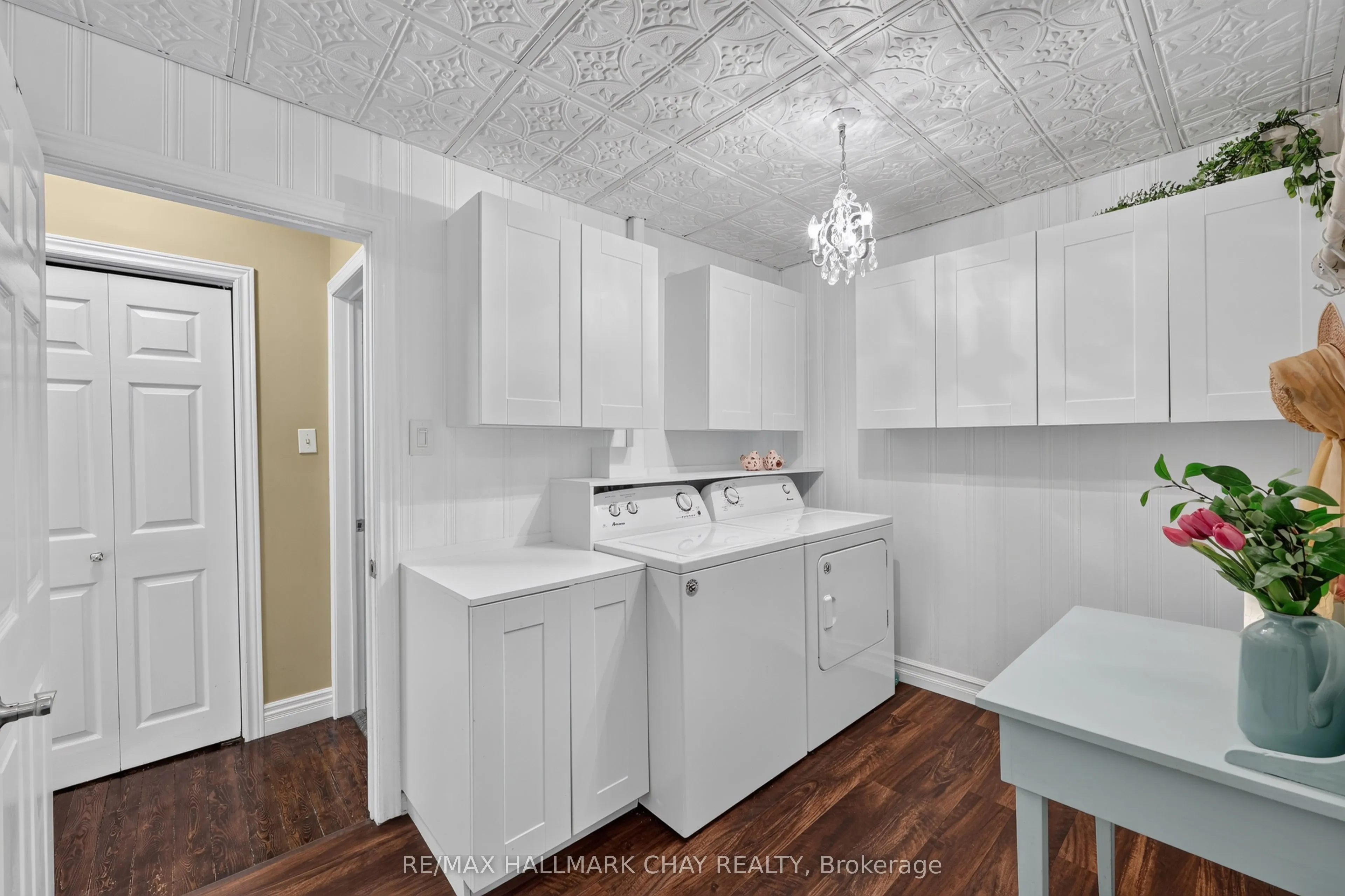 2289 Lakeshore Road E