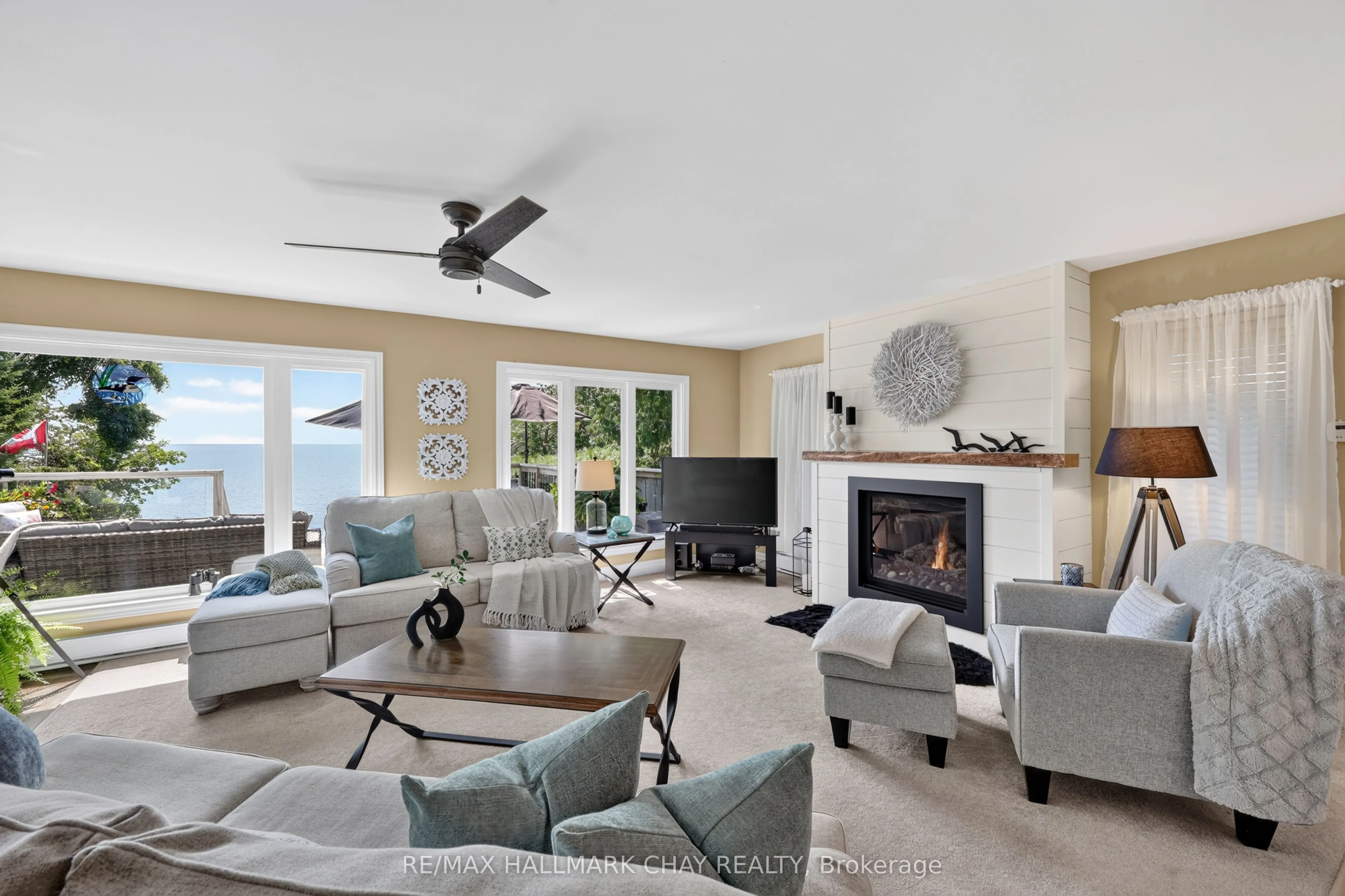 2289 Lakeshore Road E
