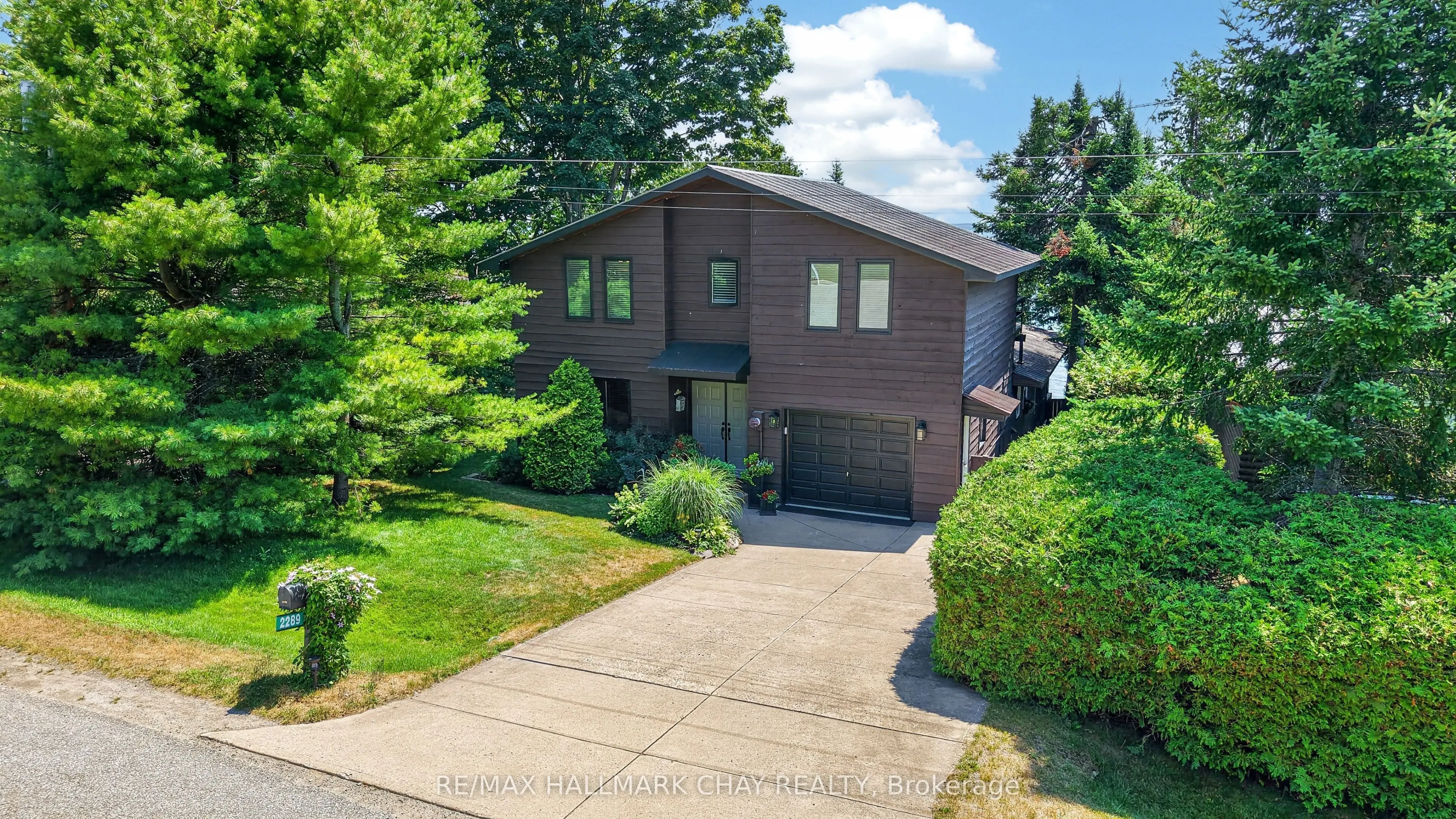 2289 Lakeshore Road E