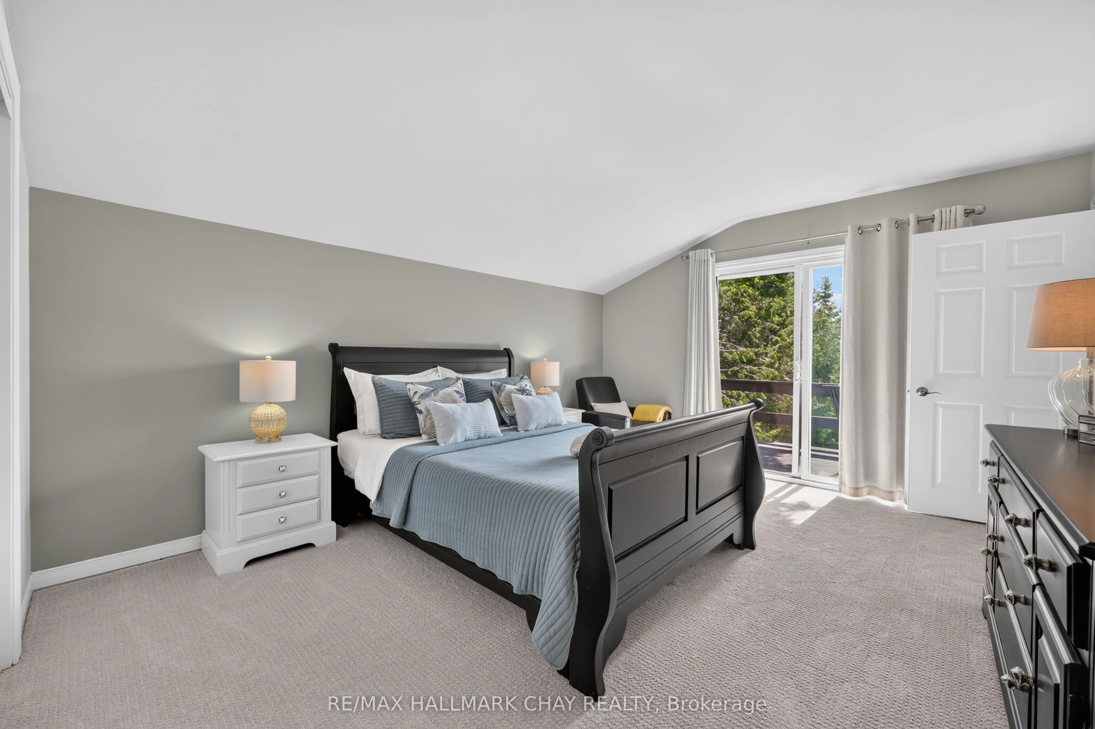 2289 Lakeshore Road E