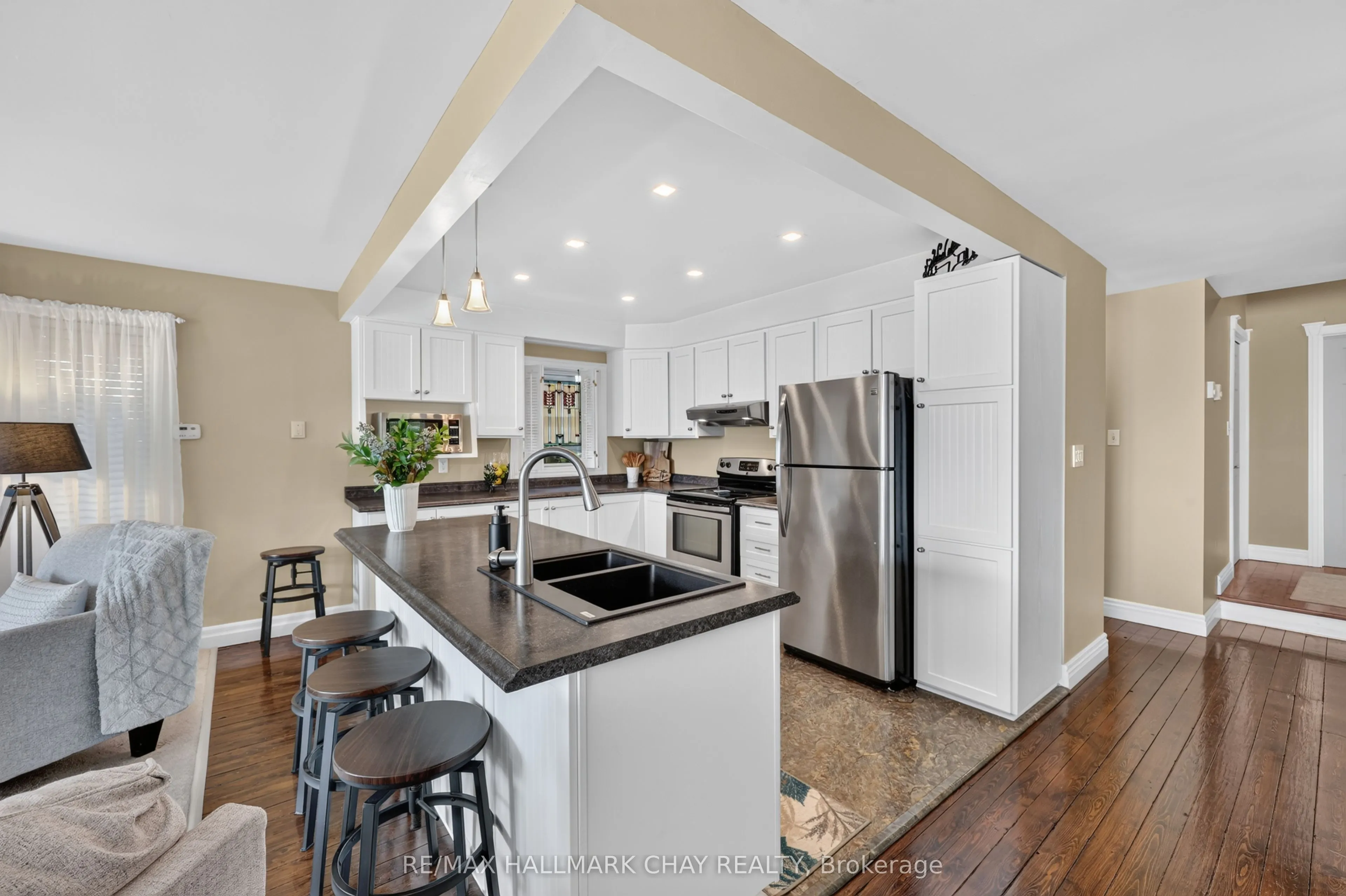 2289 Lakeshore Road E