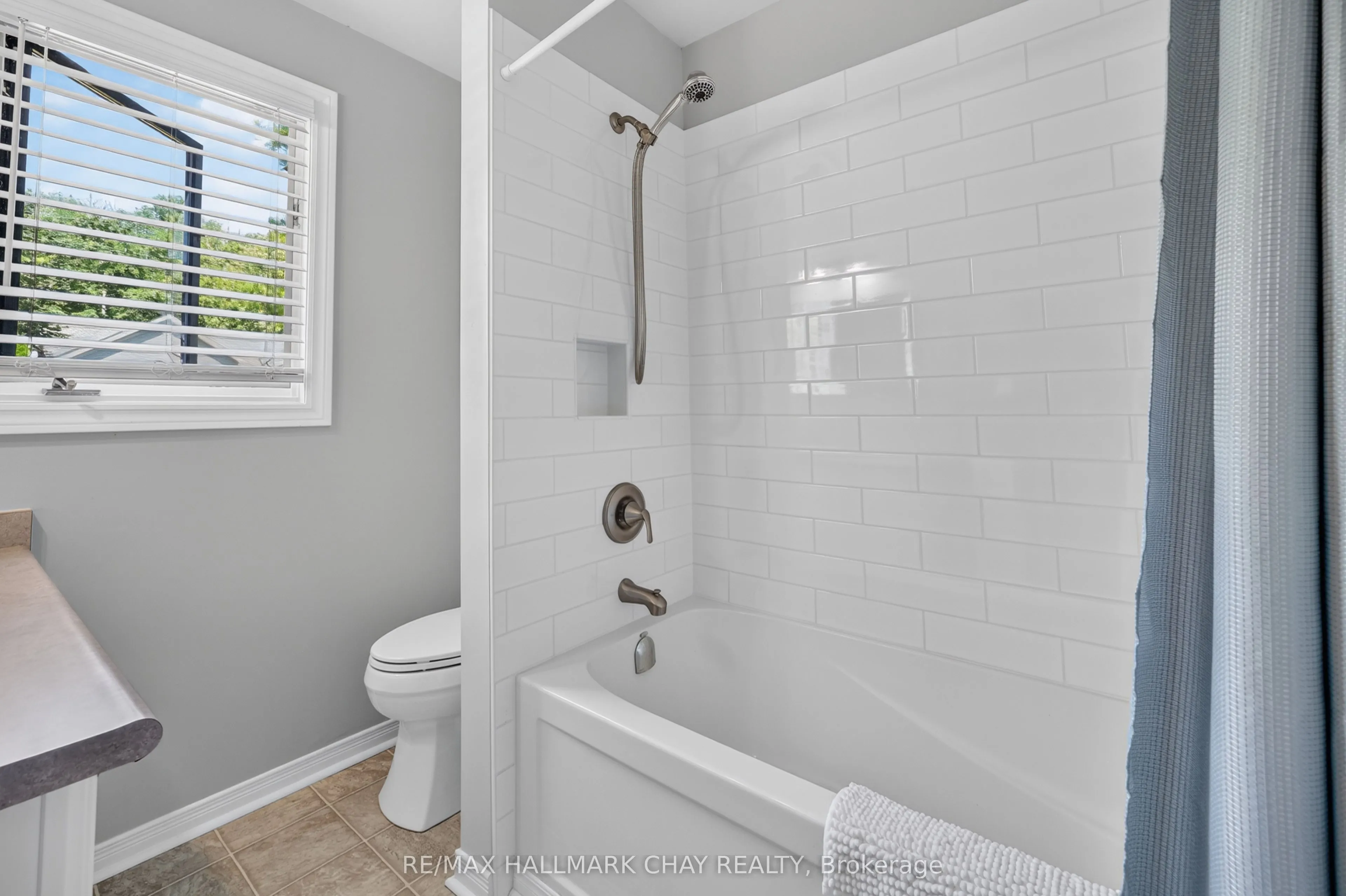 2289 Lakeshore Road E