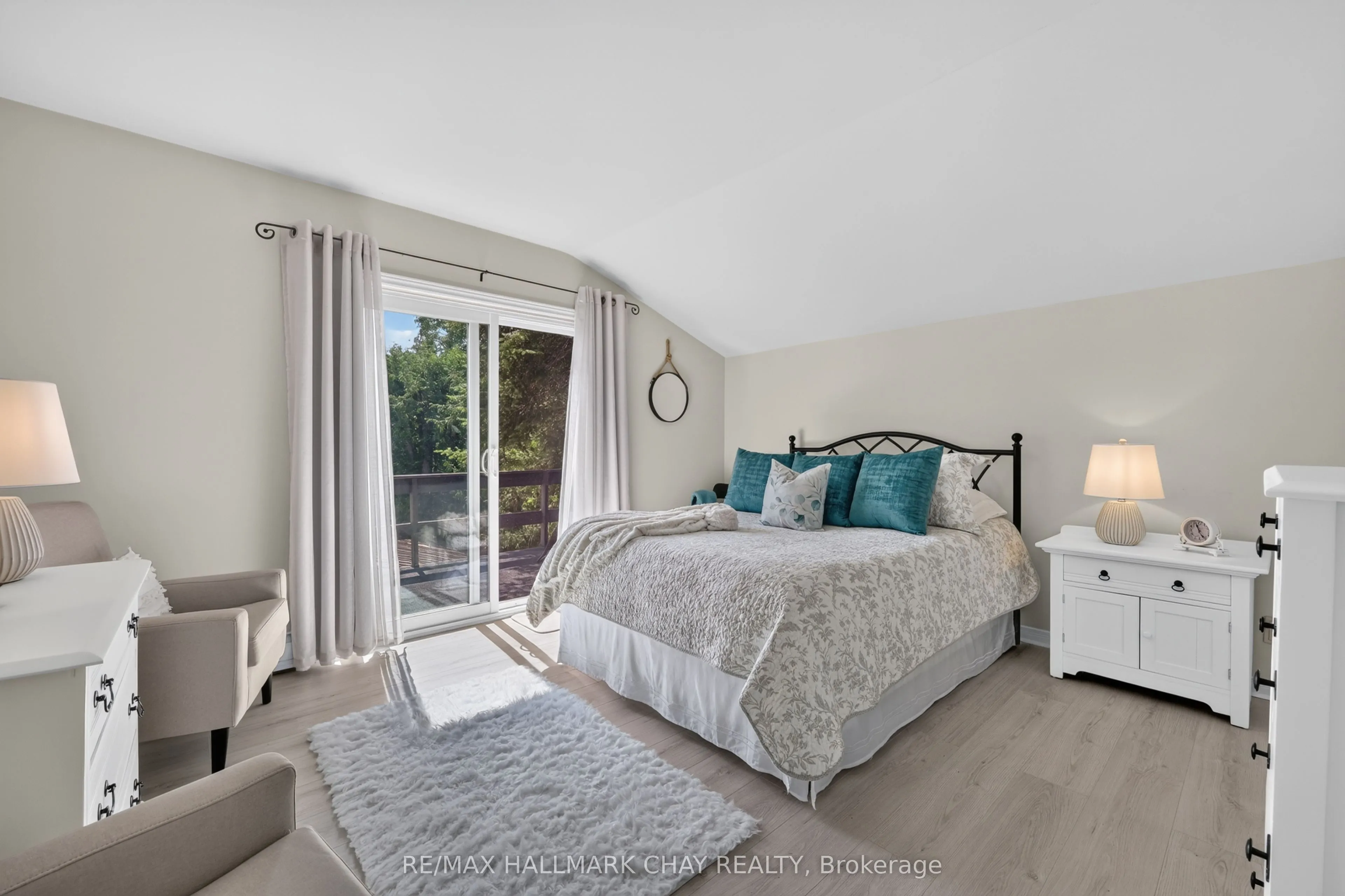 2289 Lakeshore Road E