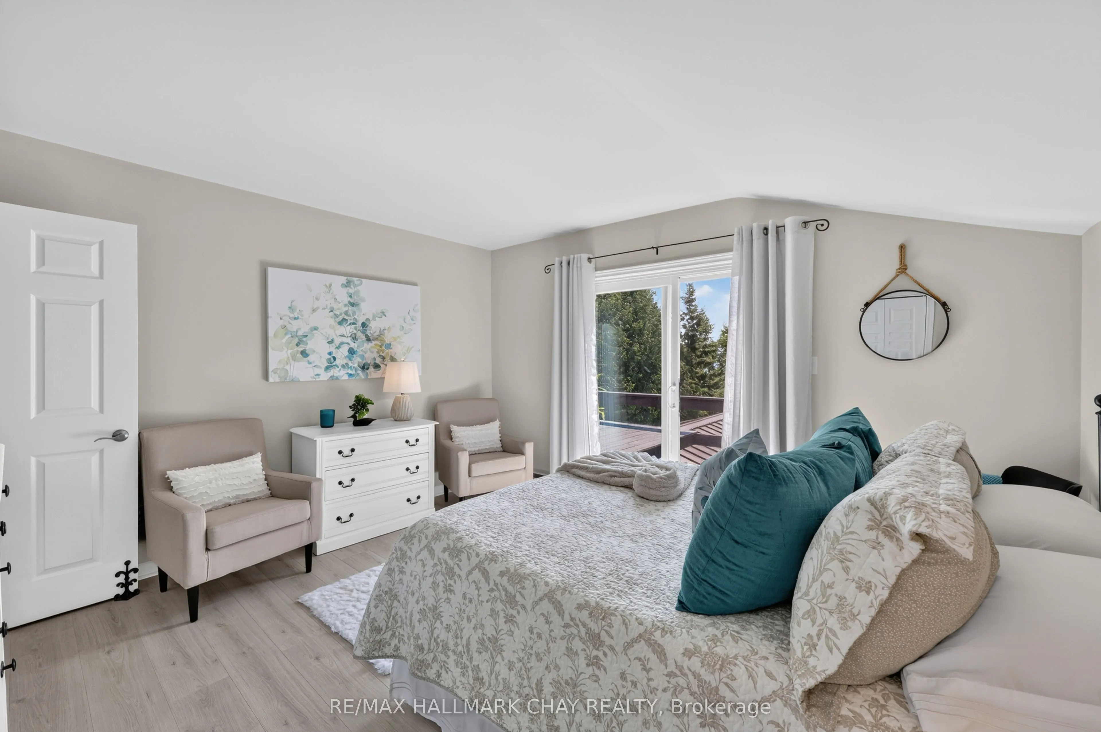 2289 Lakeshore Road E