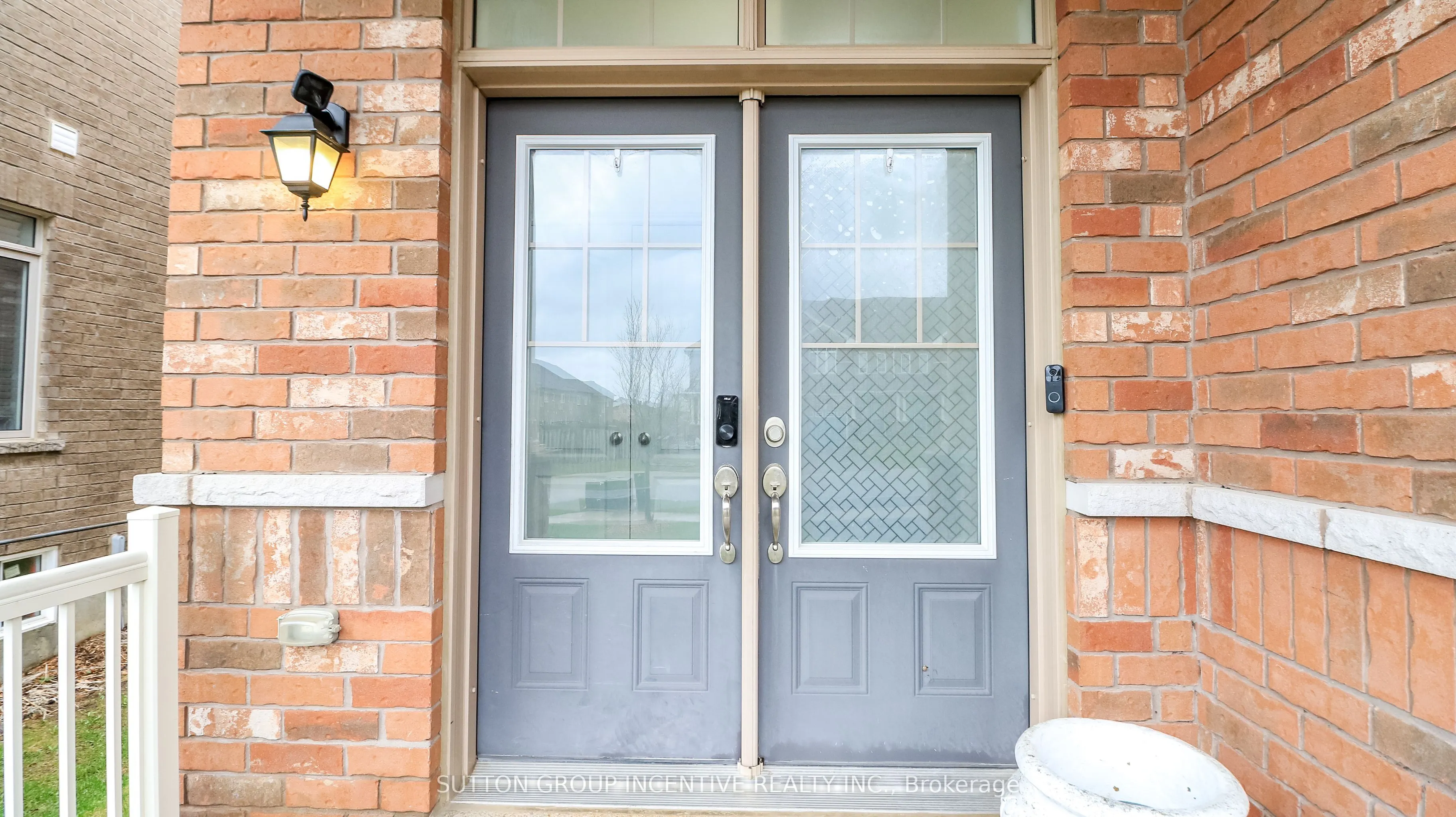 52 Snelgrove Crescent