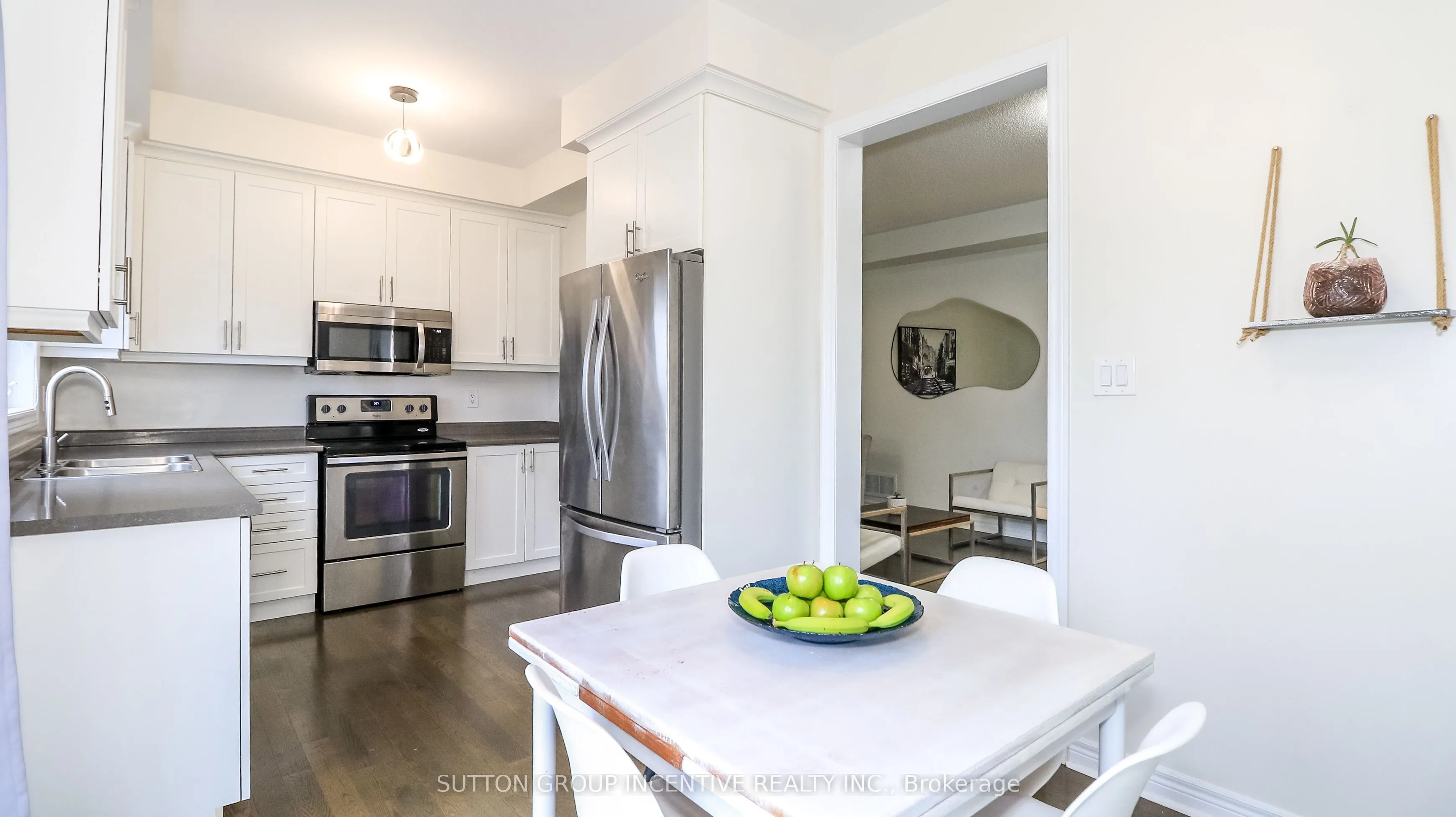 52 Snelgrove Crescent