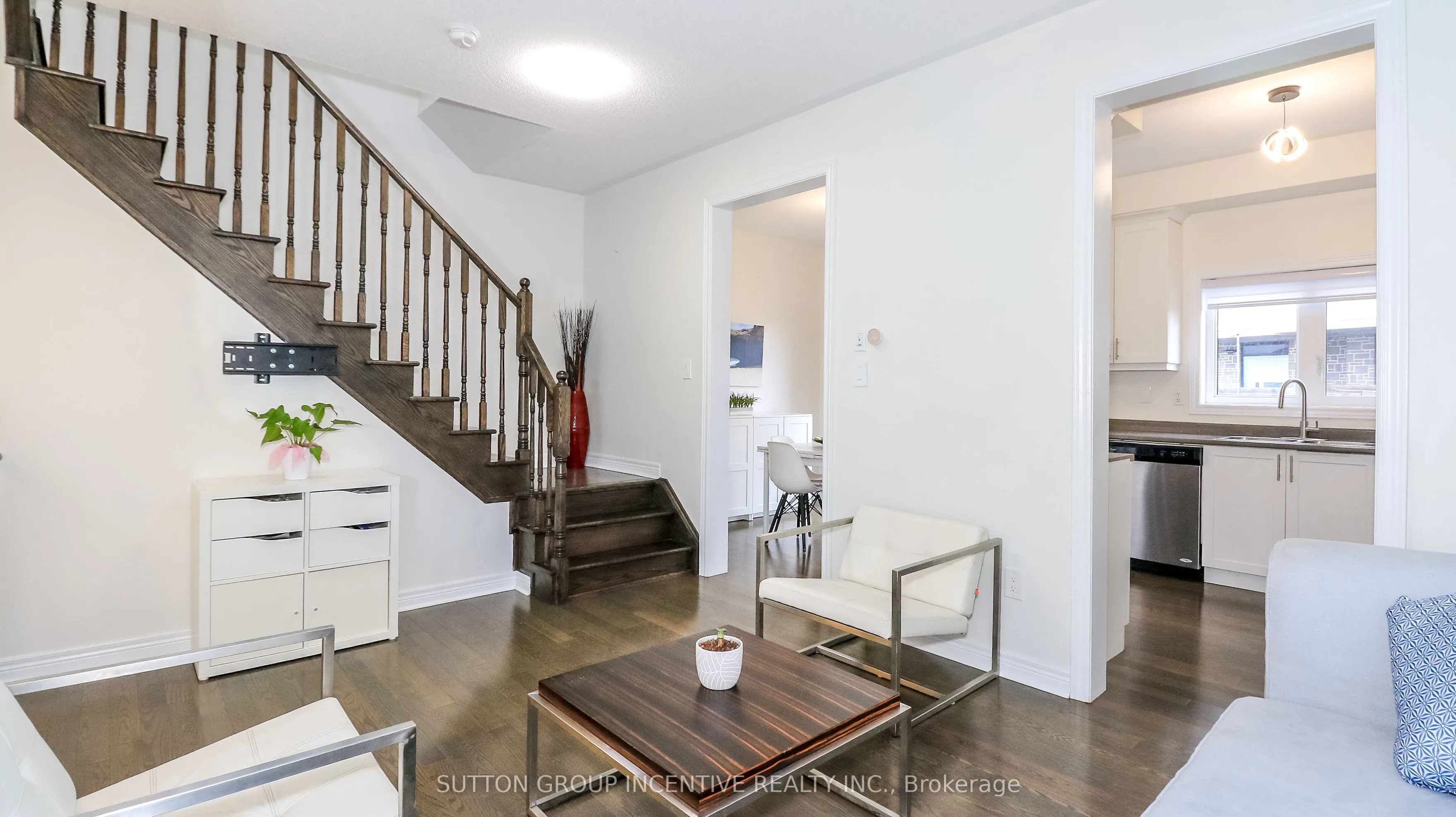 52 Snelgrove Crescent